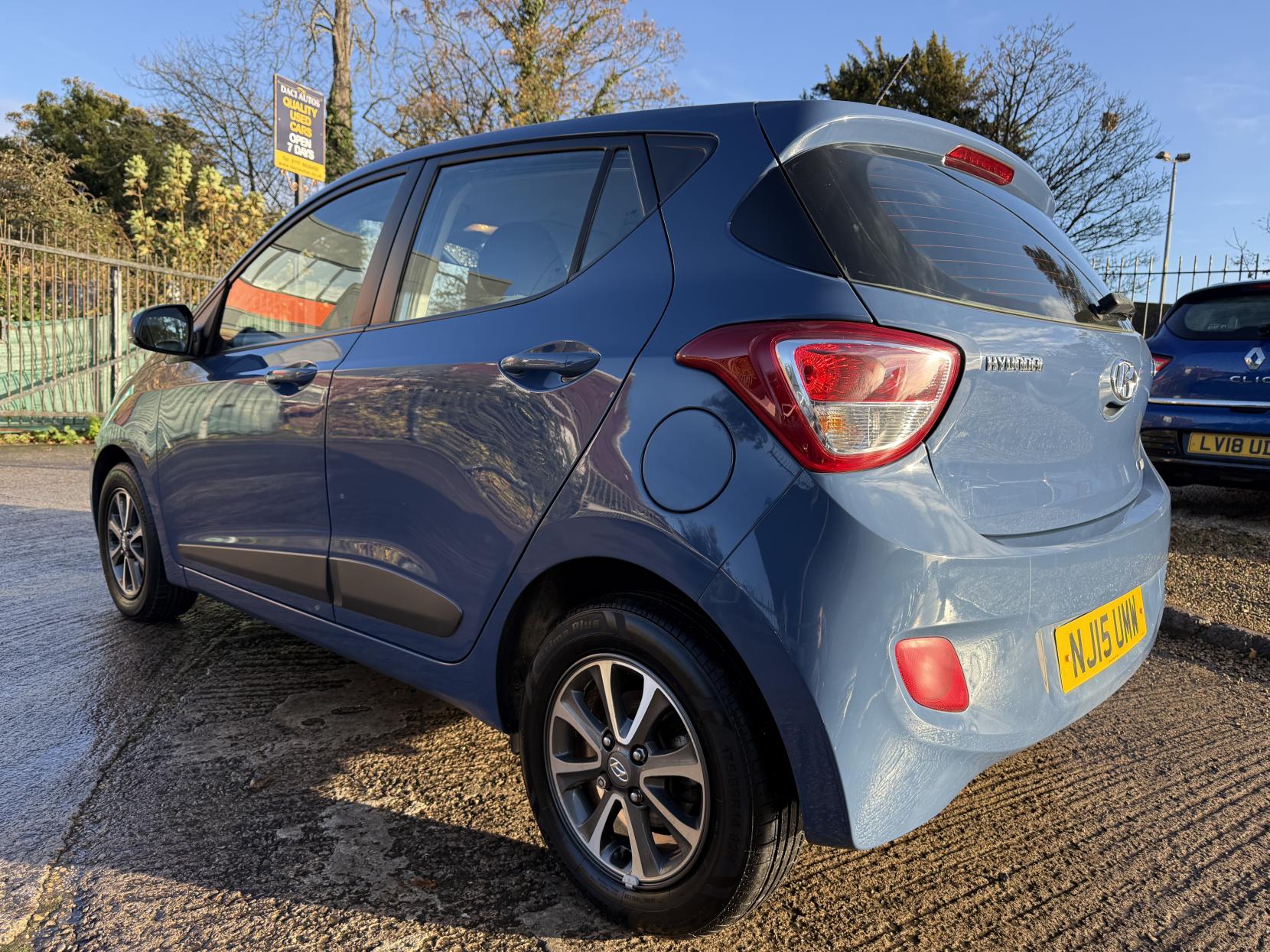Hyundai i10 1.2 Premium Hatchback 5dr Petrol Manual Euro 5 (87 ps)