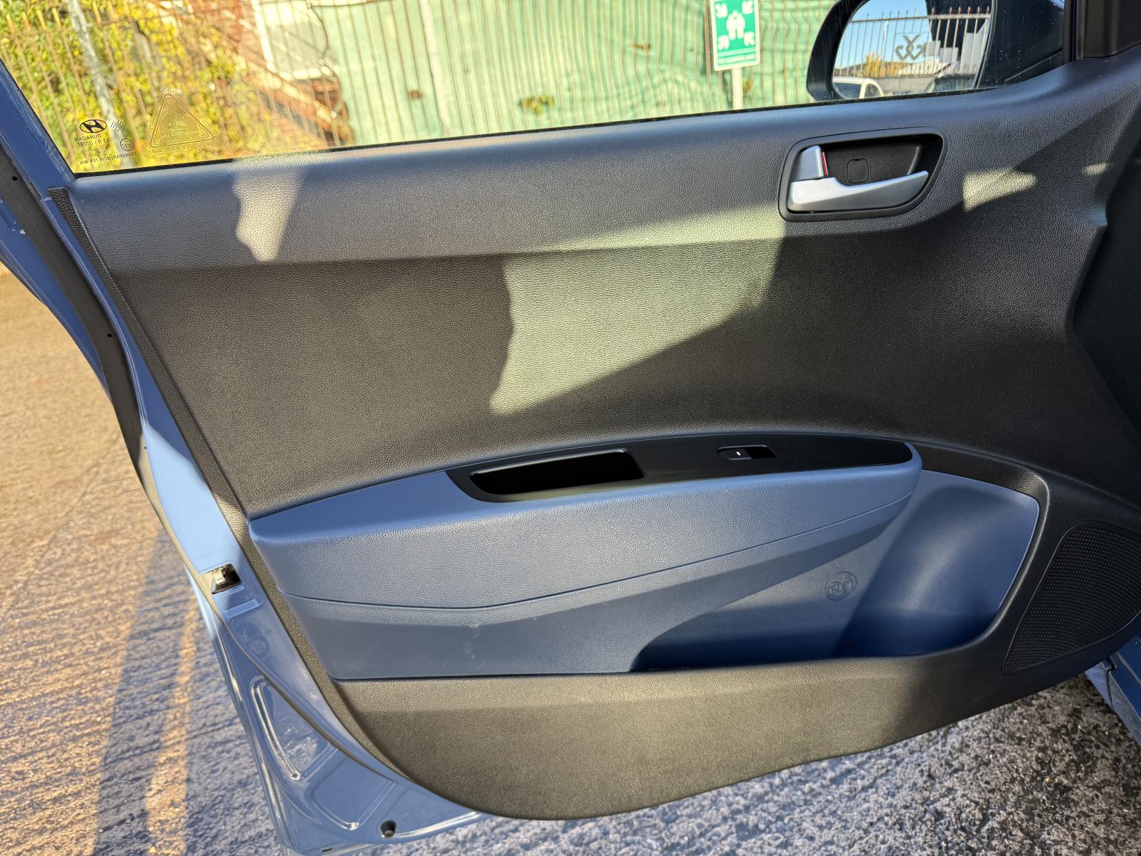 Hyundai i10 1.2 Premium Hatchback 5dr Petrol Manual Euro 5 (87 ps)