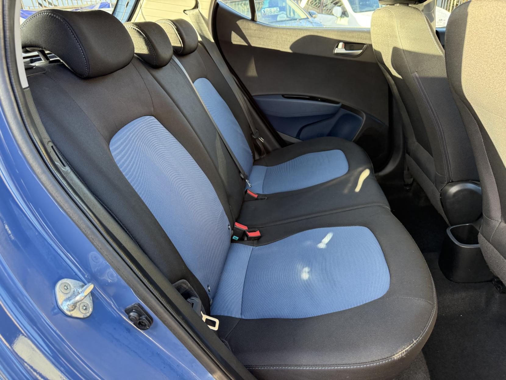 Hyundai i10 1.2 Premium Hatchback 5dr Petrol Manual Euro 5 (87 ps)