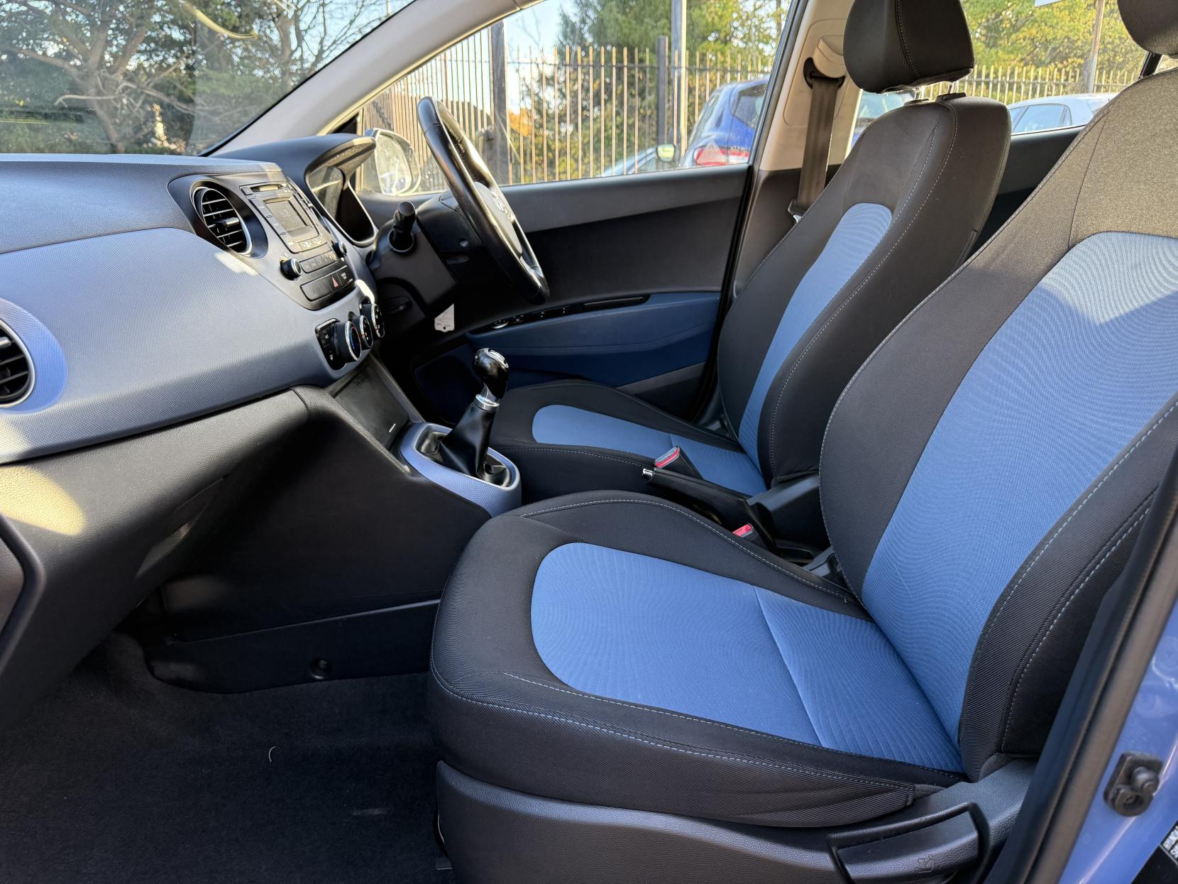 Hyundai i10 1.2 Premium Hatchback 5dr Petrol Manual Euro 5 (87 ps)