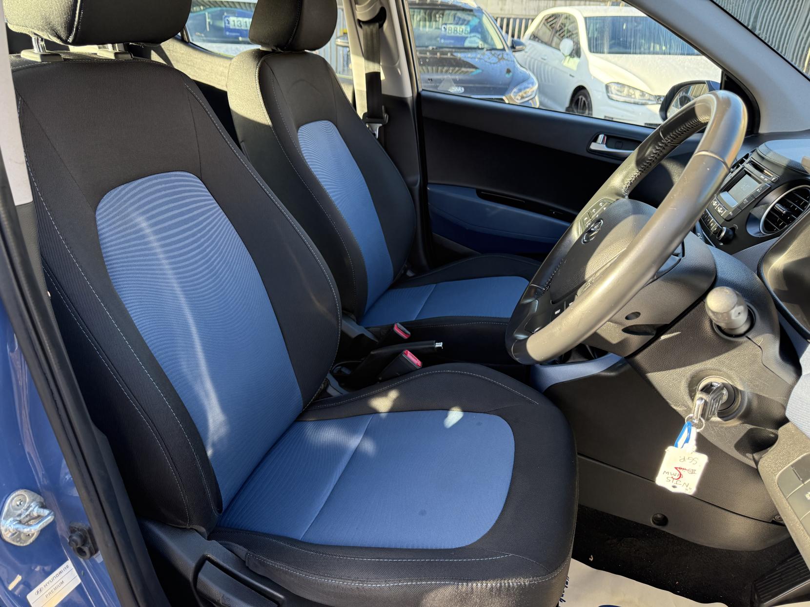 Hyundai i10 1.2 Premium Hatchback 5dr Petrol Manual Euro 5 (87 ps)