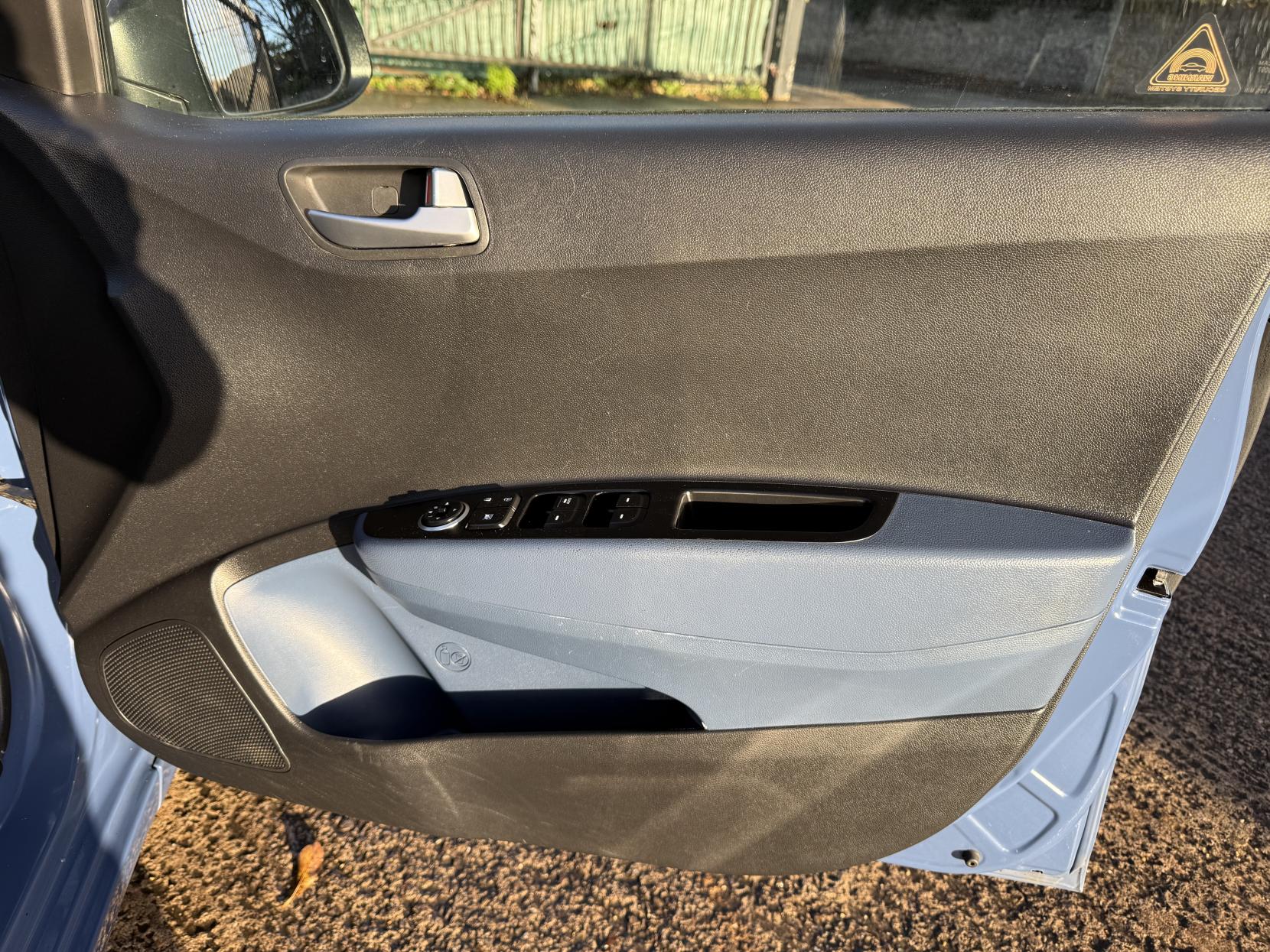 Hyundai i10 1.2 Premium Hatchback 5dr Petrol Manual Euro 5 (87 ps)