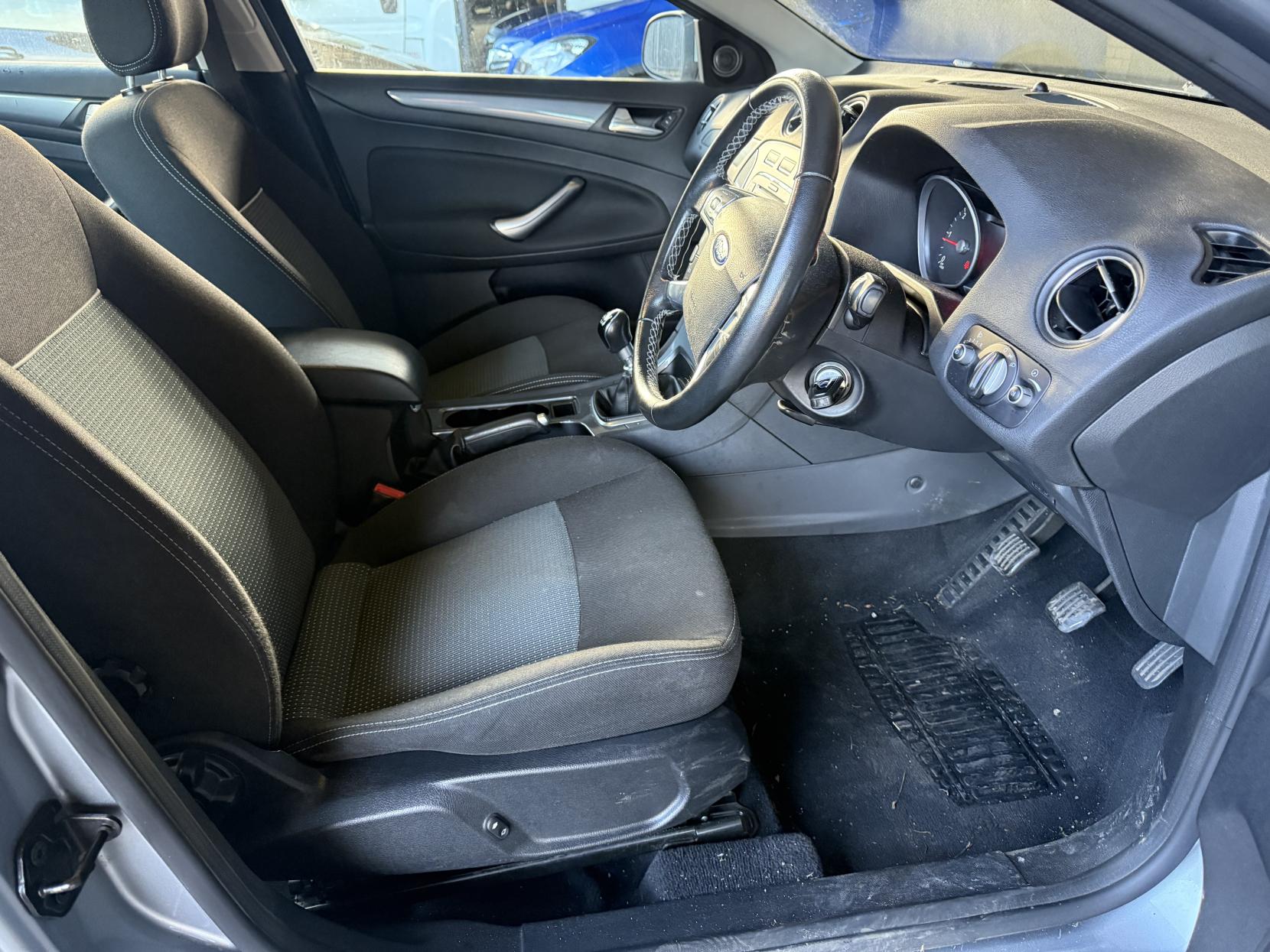 Ford Mondeo 2.0 TDCi Zetec Estate 5dr Diesel Manual Euro 5 (140 ps)