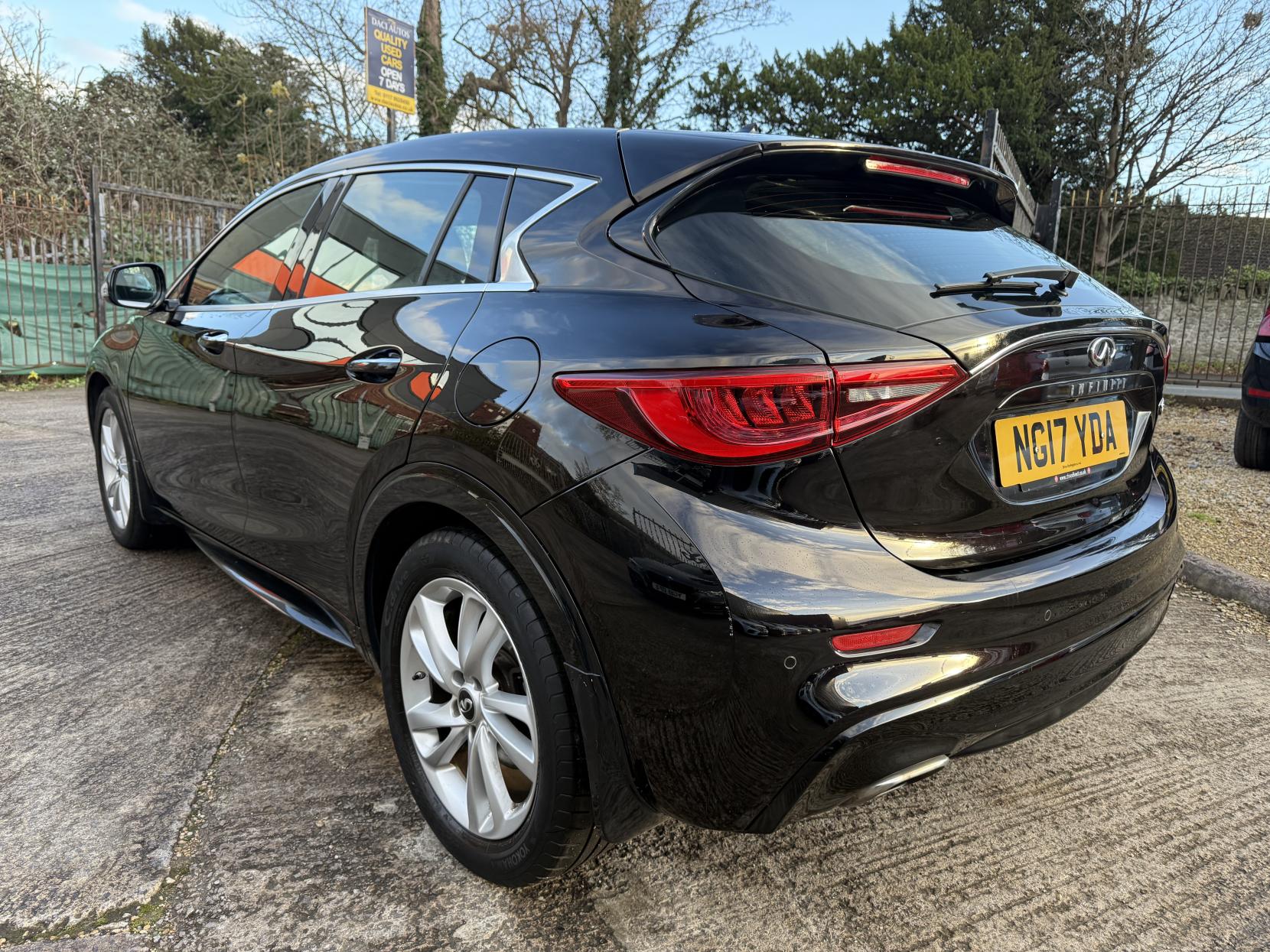 Infiniti Q30 1.5d Premium Tech Hatchback 5dr Diesel Manual Euro 6 (s/s) (109 ps)