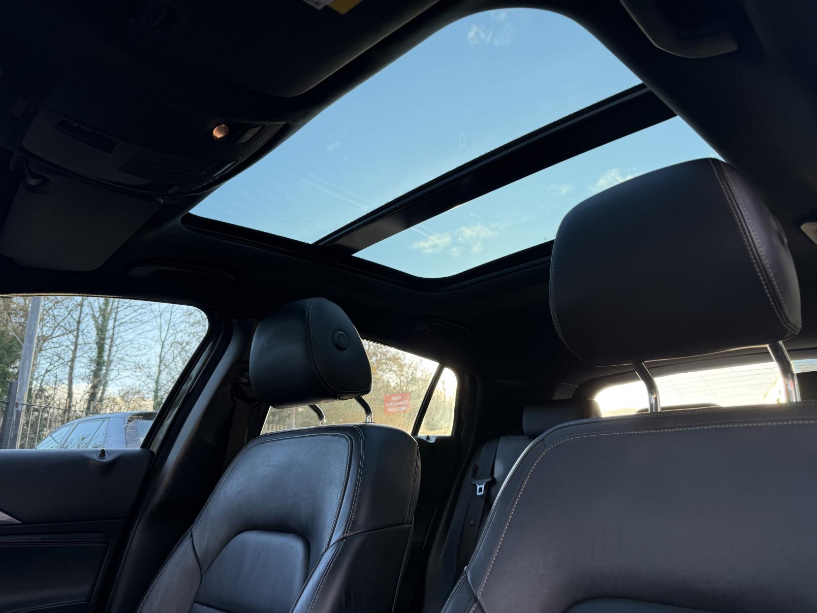 Infiniti Q30 1.5d Premium Tech Hatchback 5dr Diesel Manual Euro 6 (s/s) (109 ps)