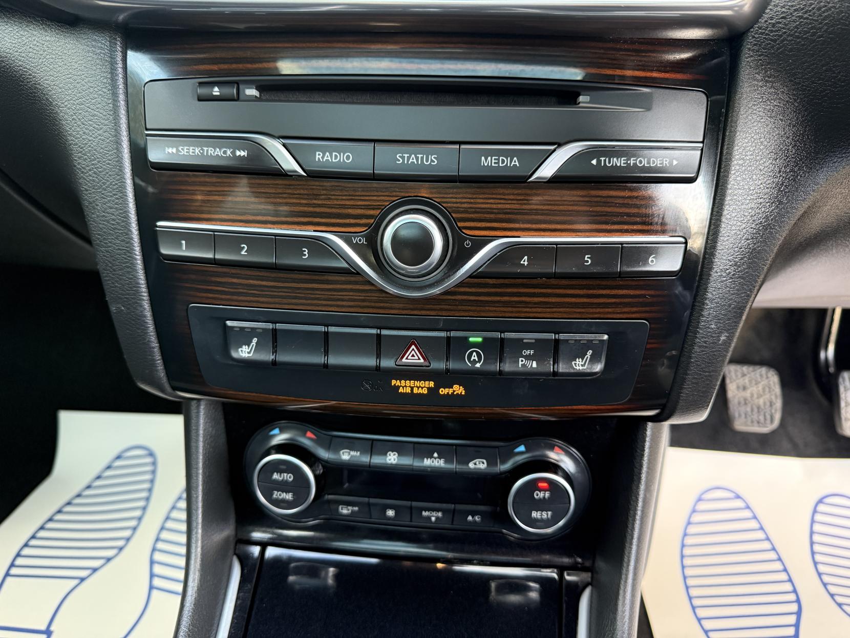 Infiniti Q30 1.5d Premium Tech Hatchback 5dr Diesel Manual Euro 6 (s/s) (109 ps)