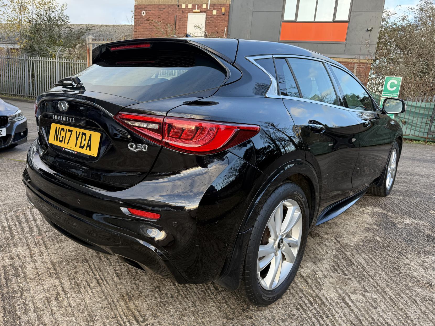 Infiniti Q30 1.5d Premium Tech Hatchback 5dr Diesel Manual Euro 6 (s/s) (109 ps)