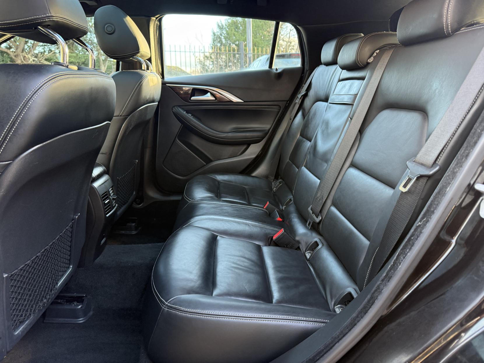 Infiniti Q30 1.5d Premium Tech Hatchback 5dr Diesel Manual Euro 6 (s/s) (109 ps)