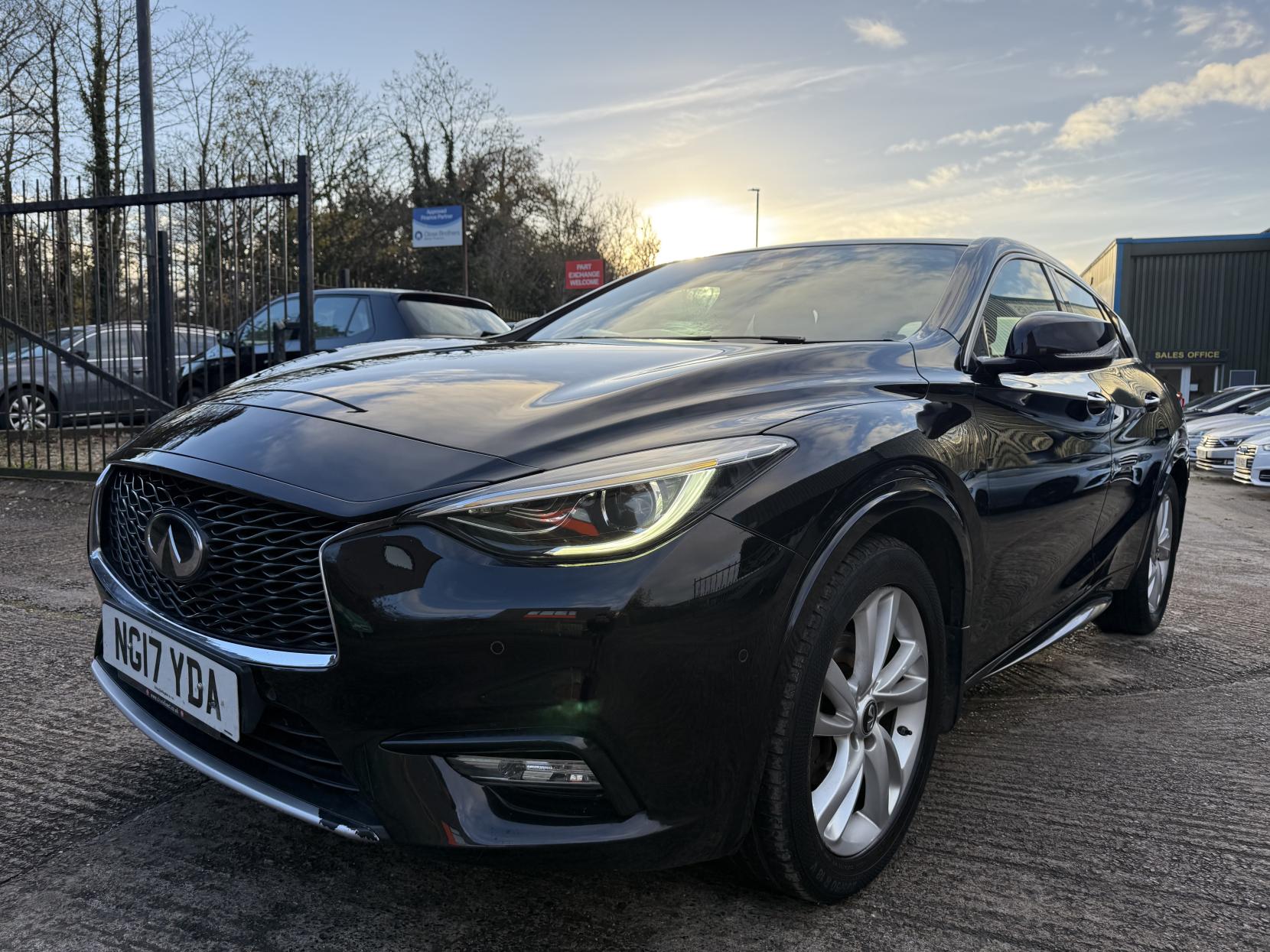 Infiniti Q30 1.5d Premium Tech Hatchback 5dr Diesel Manual Euro 6 (s/s) (109 ps)
