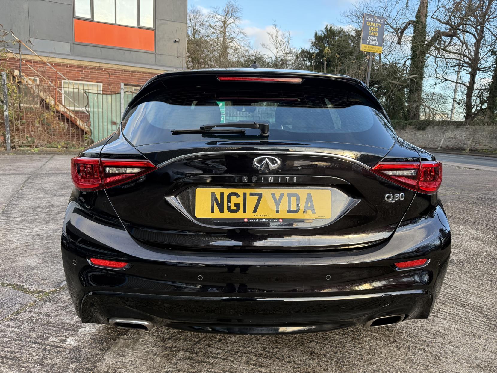 Infiniti Q30 1.5d Premium Tech Hatchback 5dr Diesel Manual Euro 6 (s/s) (109 ps)