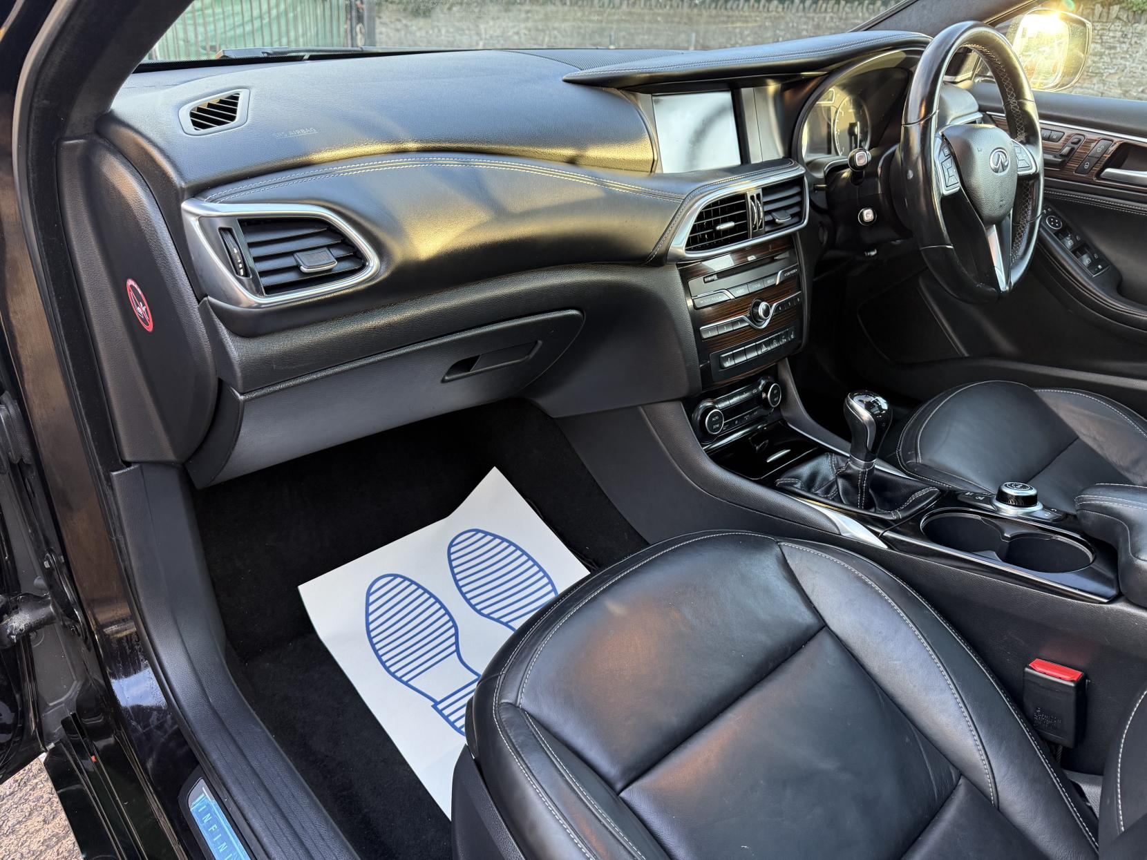 Infiniti Q30 1.5d Premium Tech Hatchback 5dr Diesel Manual Euro 6 (s/s) (109 ps)