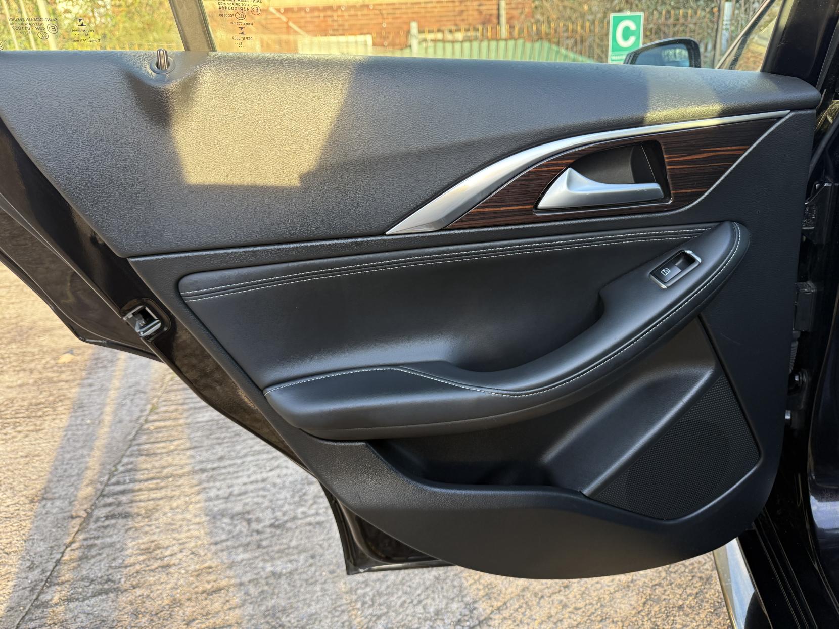 Infiniti Q30 1.5d Premium Tech Hatchback 5dr Diesel Manual Euro 6 (s/s) (109 ps)