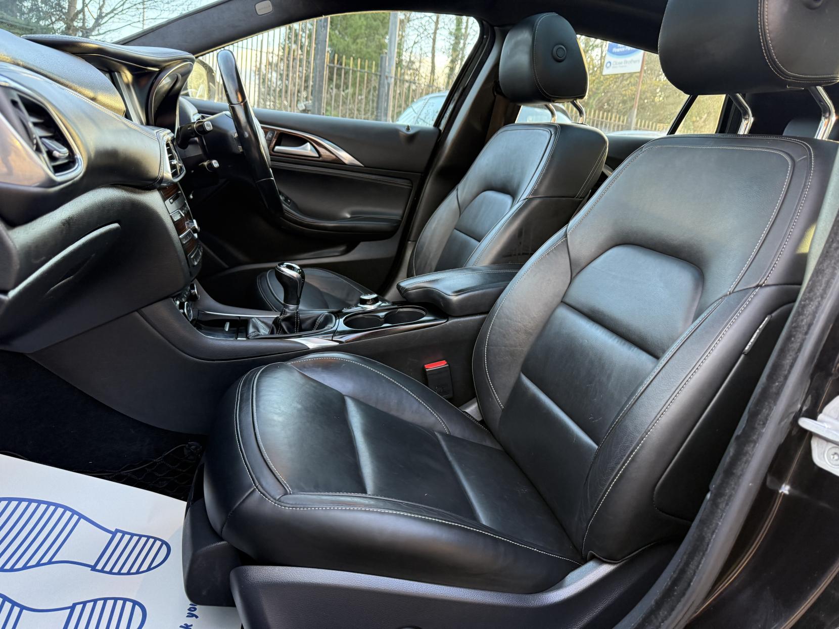 Infiniti Q30 1.5d Premium Tech Hatchback 5dr Diesel Manual Euro 6 (s/s) (109 ps)