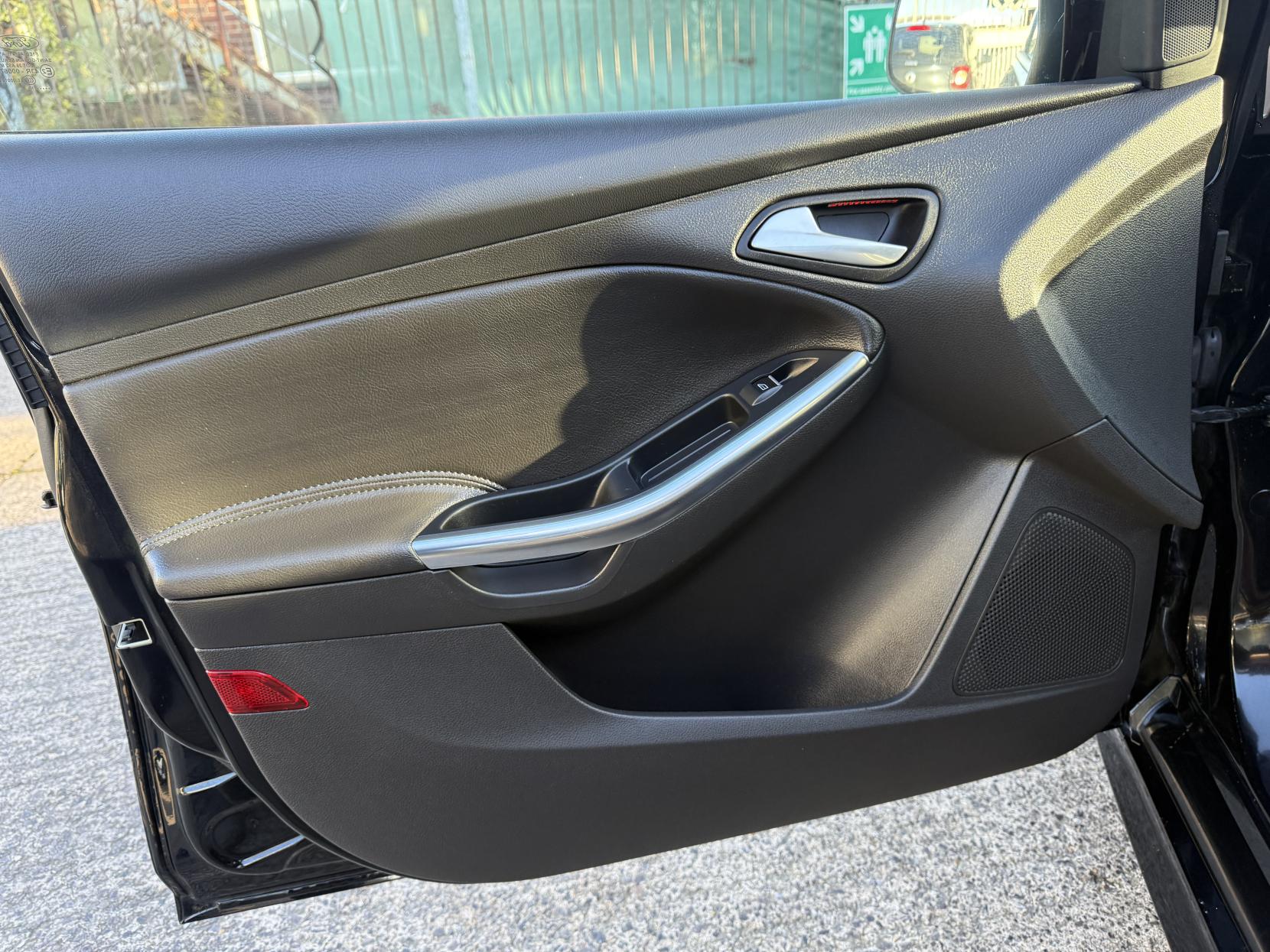 Ford Focus 2.0 TDCi ST-3 Hatchback 5dr Diesel Manual Euro 6 (s/s) (185 ps)