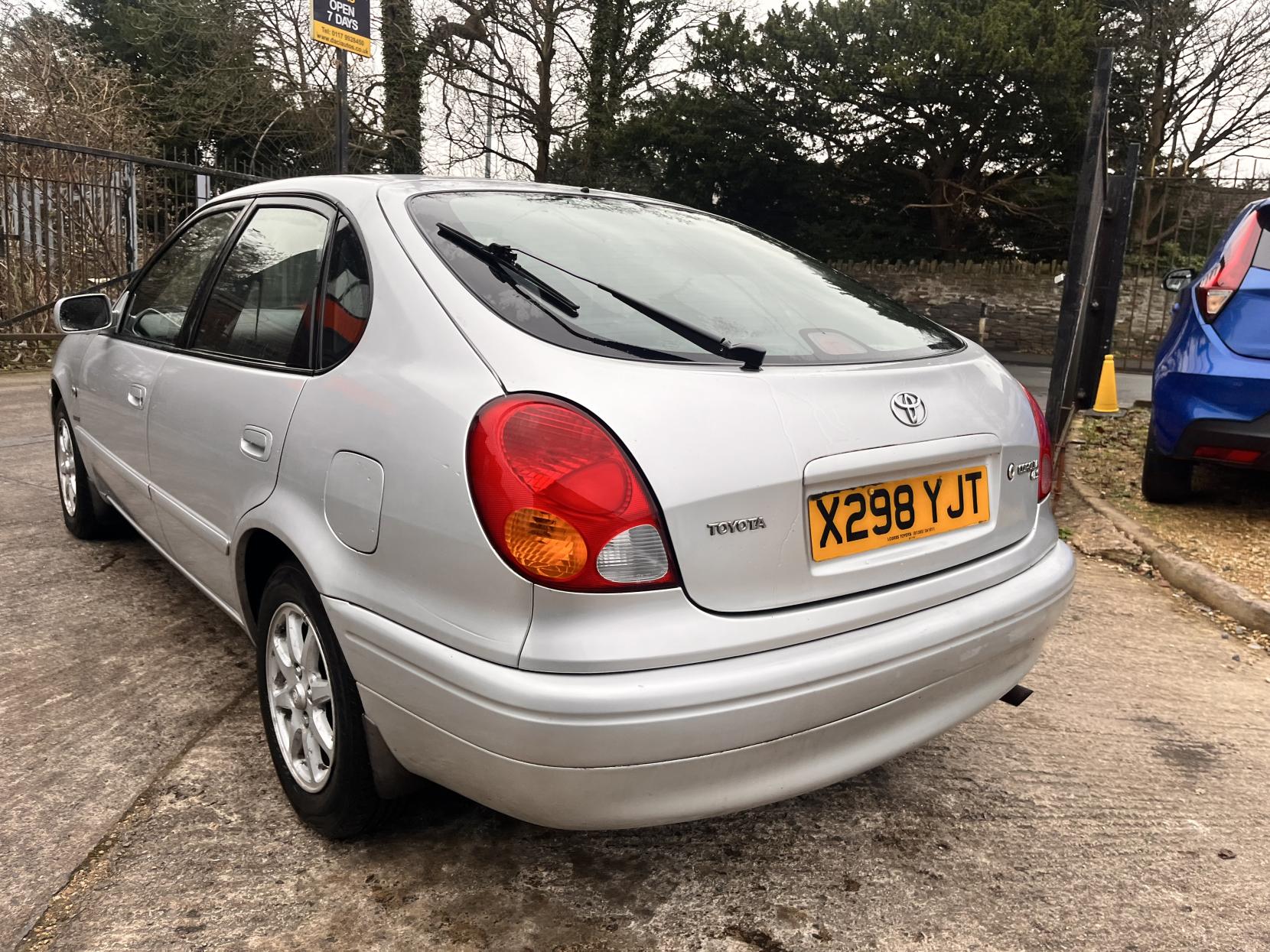 Toyota Corolla 1.6 GLS Hatchback 5dr Petrol Manual (168 g/km, 109 bhp)