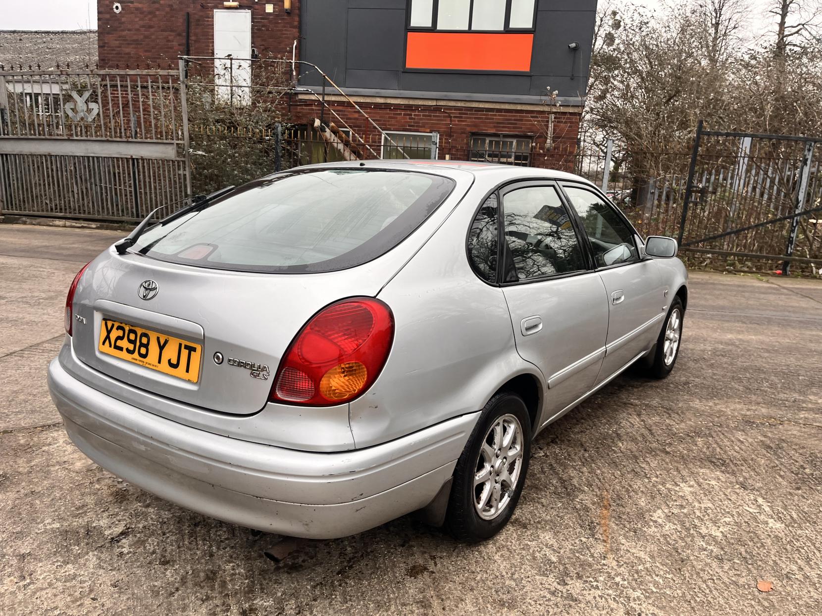 Toyota Corolla 1.6 GLS Hatchback 5dr Petrol Manual (168 g/km, 109 bhp)