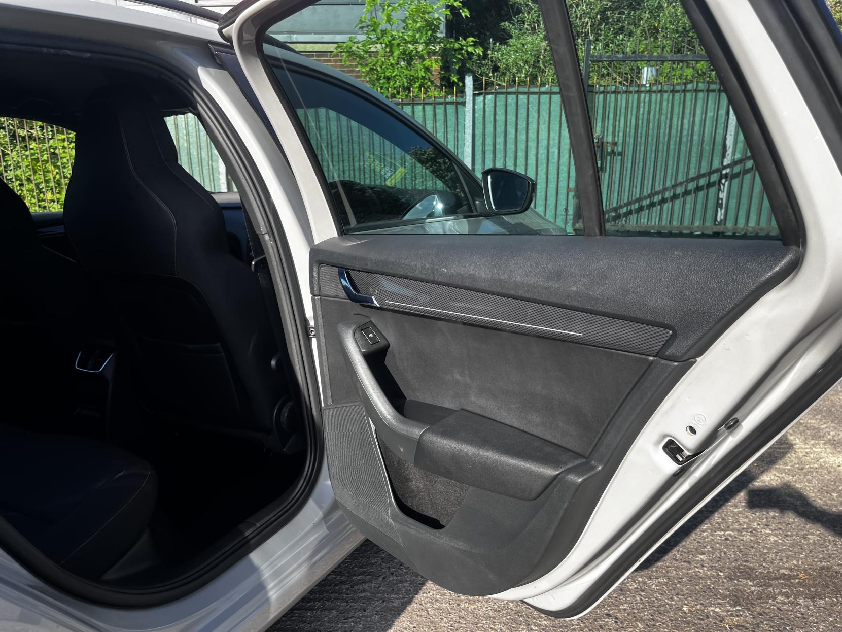 Skoda Octavia 2.0 TDI vRS Estate 5dr Diesel DSG Euro 6 (s/s) (184 ps)
