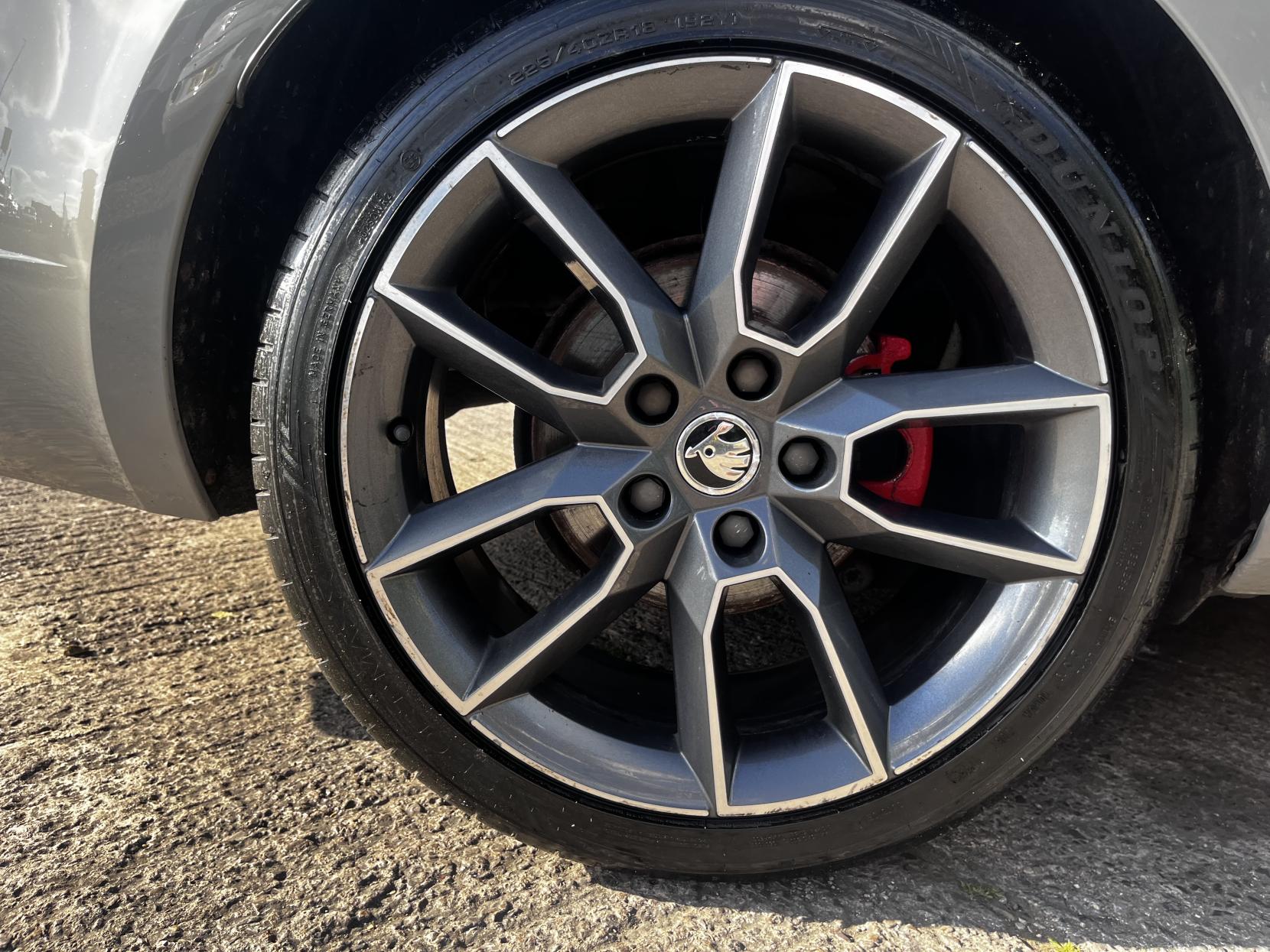 Skoda Octavia 2.0 TDI vRS Estate 5dr Diesel DSG Euro 6 (s/s) (184 ps)