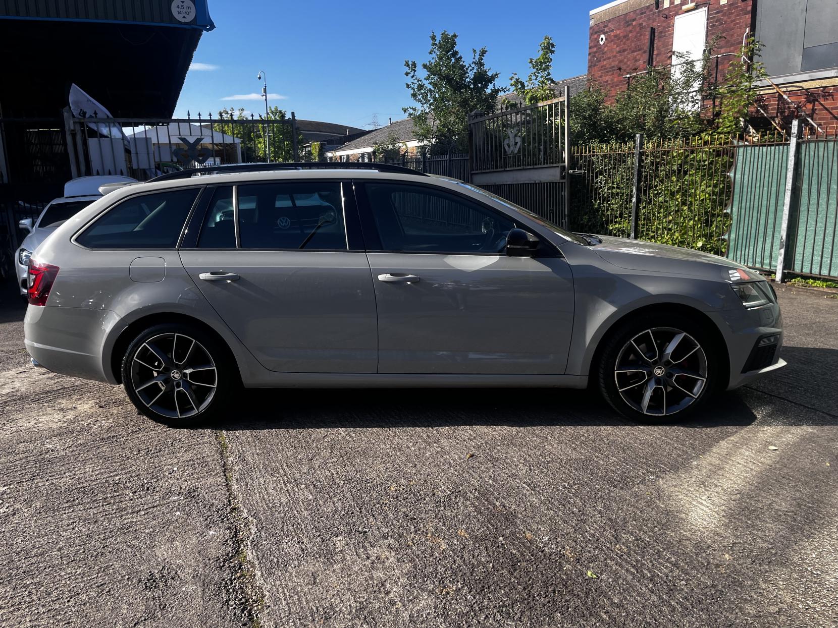 Skoda Octavia 2.0 TDI vRS Estate 5dr Diesel DSG Euro 6 (s/s) (184 ps)
