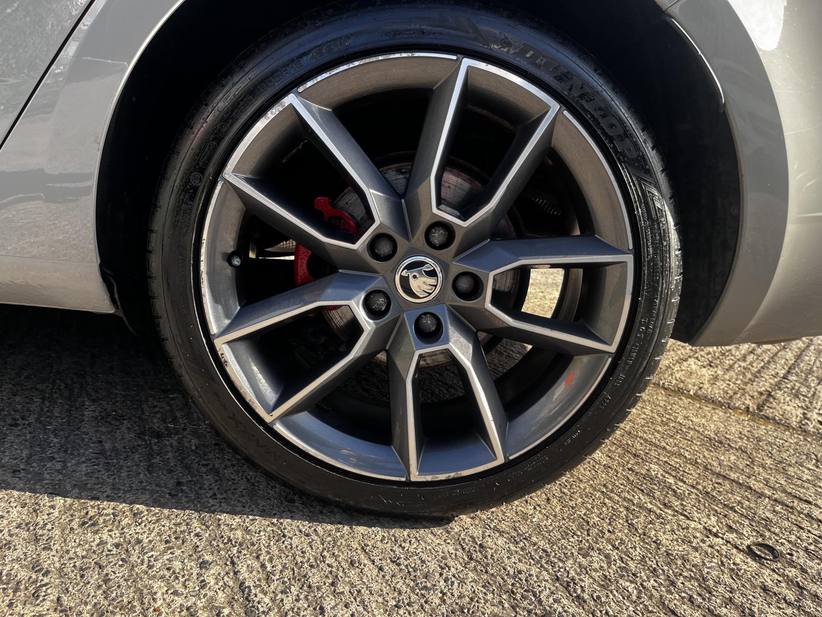 Skoda Octavia 2.0 TDI vRS Estate 5dr Diesel DSG Euro 6 (s/s) (184 ps)