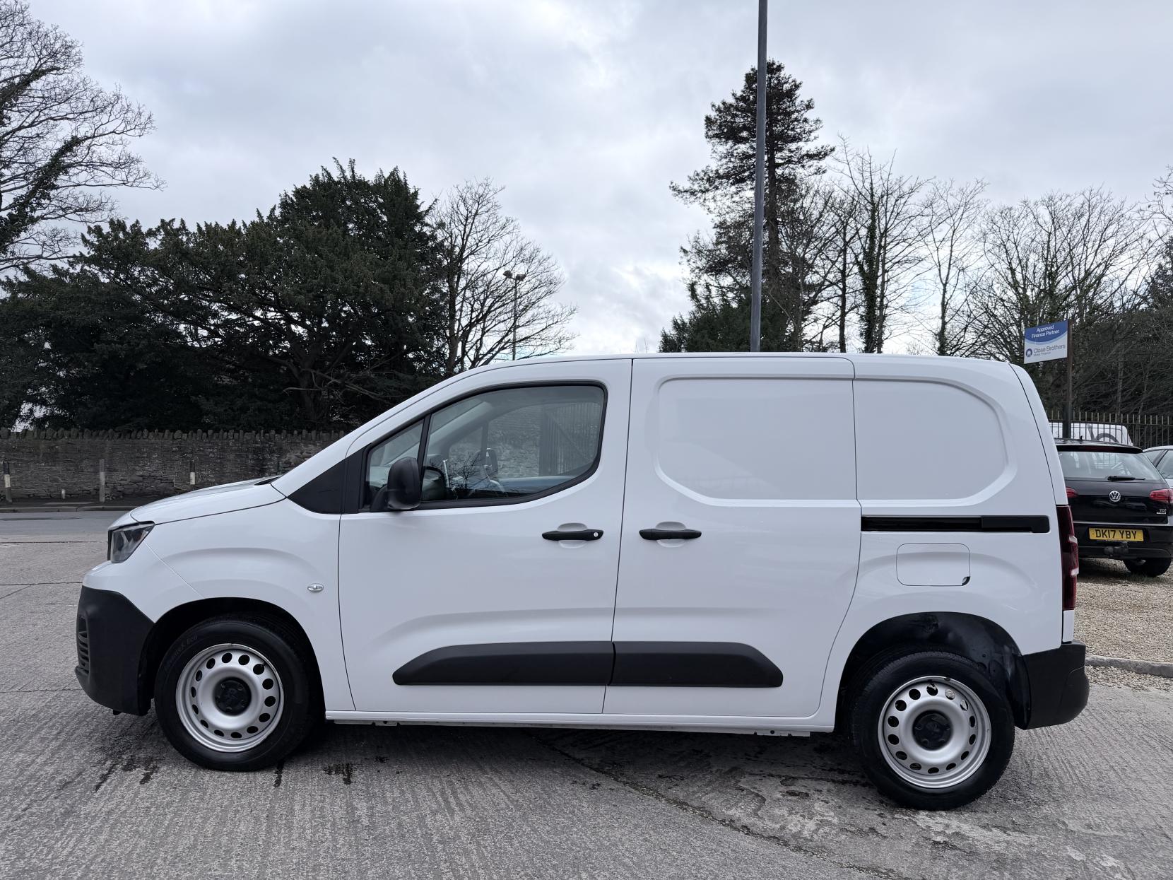 Peugeot Partner 1.5 BlueHDi 1000 Professional Premium + Standard Panel Van 5dr Diesel Manual SWB Euro 6 (s/s) (100 bhp)