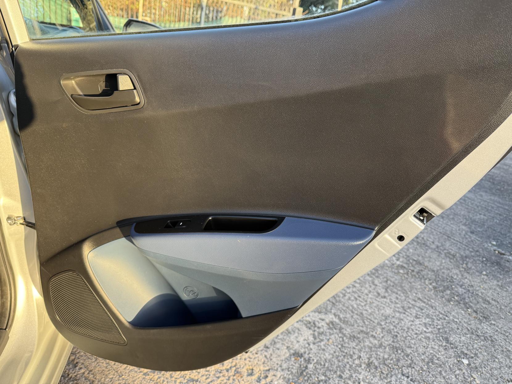 Hyundai i10 1.2 SE Hatchback 5dr Petrol Manual Euro 5 (87 ps)