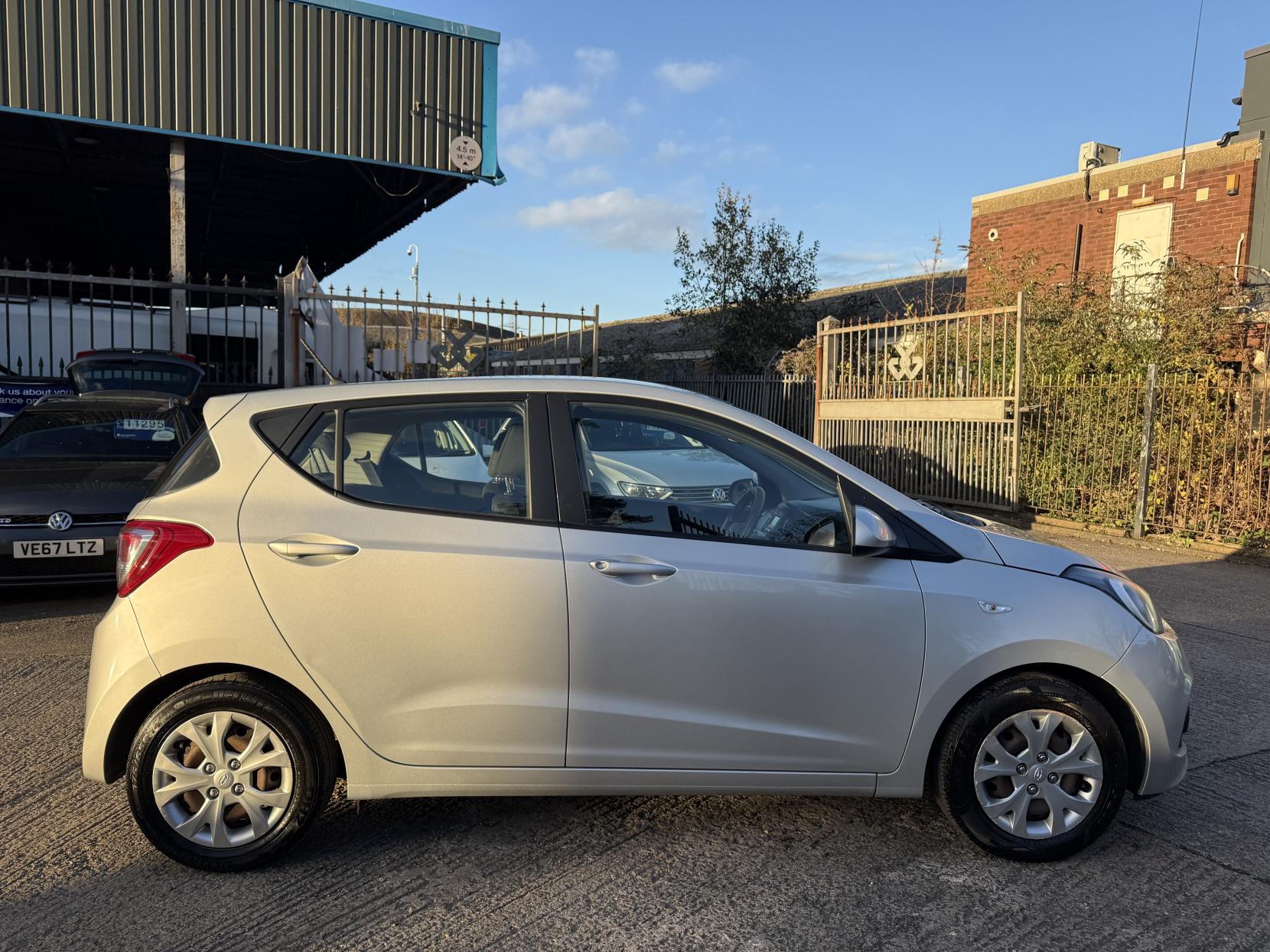 Hyundai i10 1.2 SE Hatchback 5dr Petrol Manual Euro 5 (87 ps)