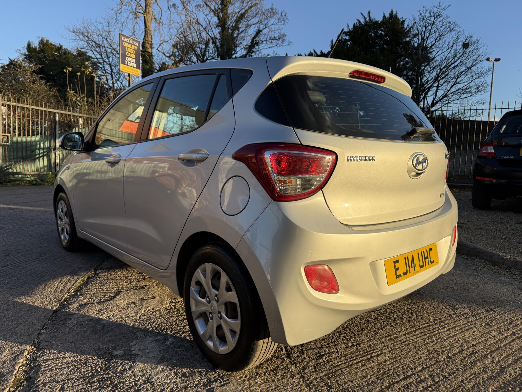 Hyundai i10 1.2 SE Hatchback 5dr Petrol Manual Euro 5 (87 ps)