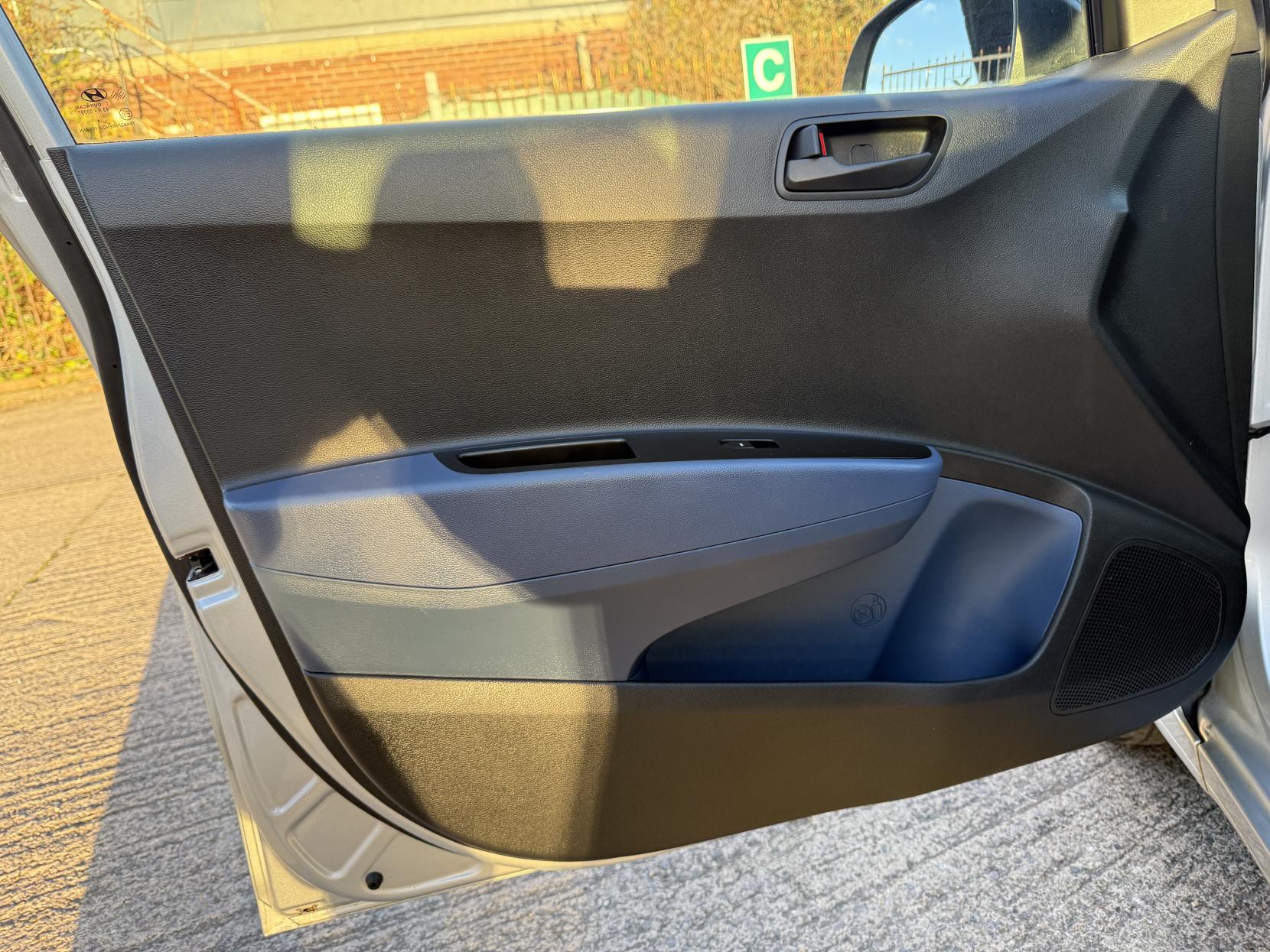 Hyundai i10 1.2 SE Hatchback 5dr Petrol Manual Euro 5 (87 ps)