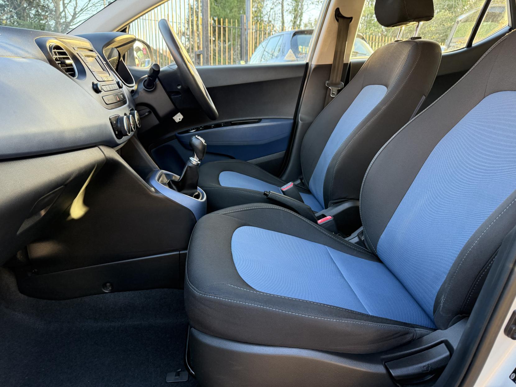 Hyundai i10 1.2 SE Hatchback 5dr Petrol Manual Euro 5 (87 ps)