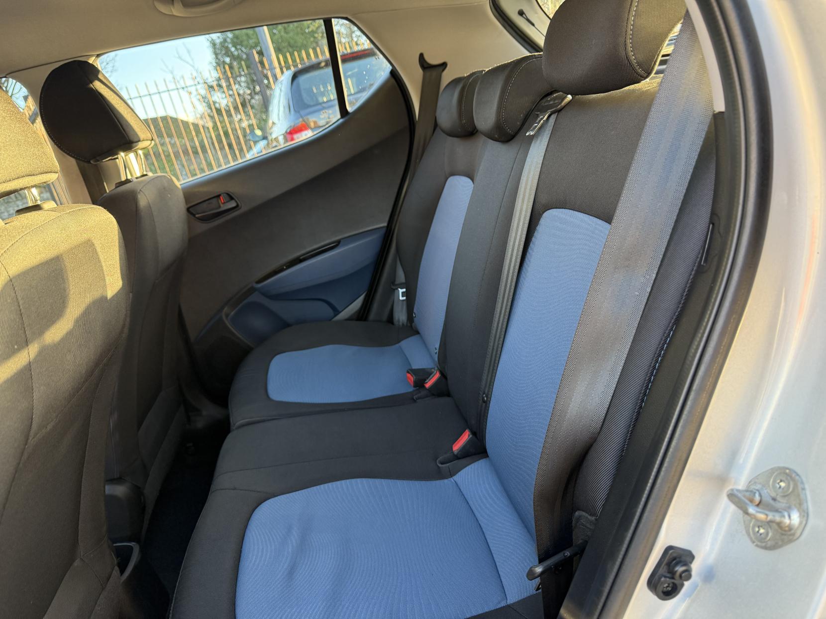 Hyundai i10 1.2 SE Hatchback 5dr Petrol Manual Euro 5 (87 ps)