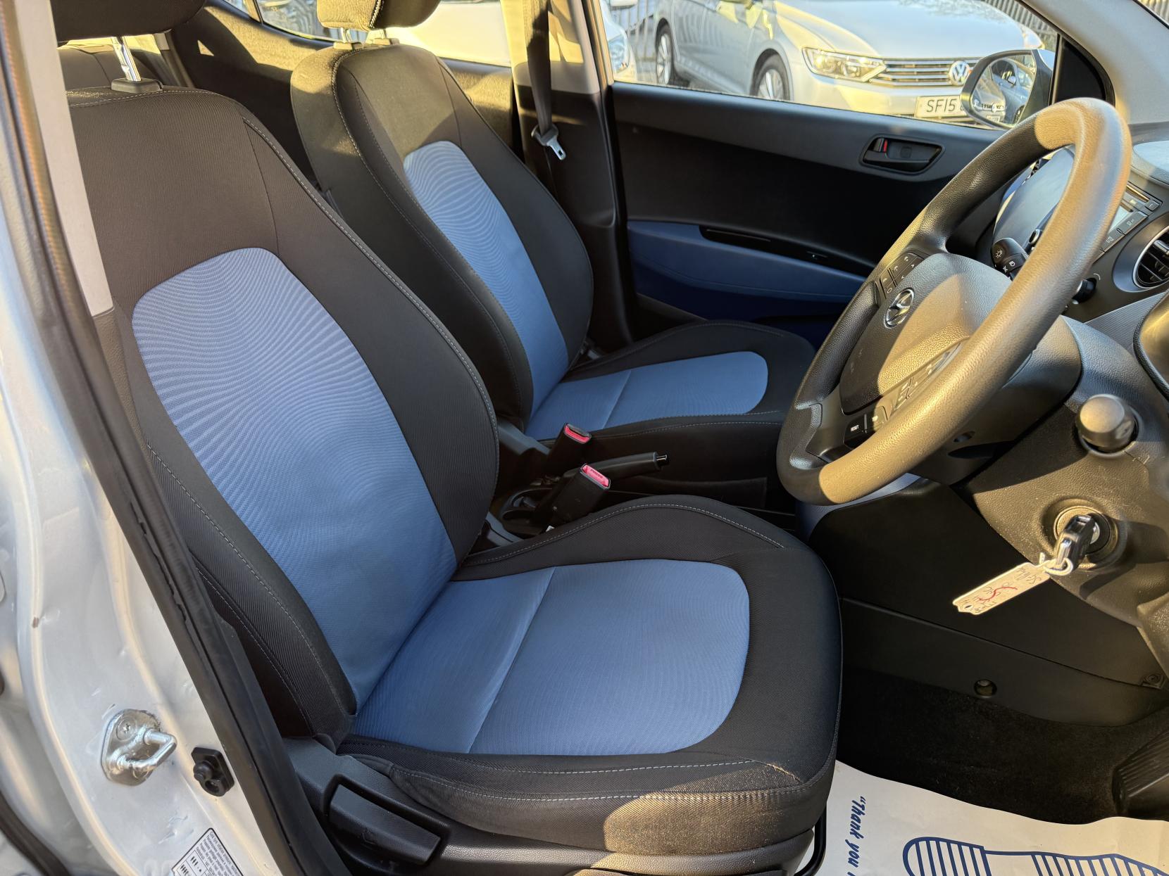 Hyundai i10 1.2 SE Hatchback 5dr Petrol Manual Euro 5 (87 ps)