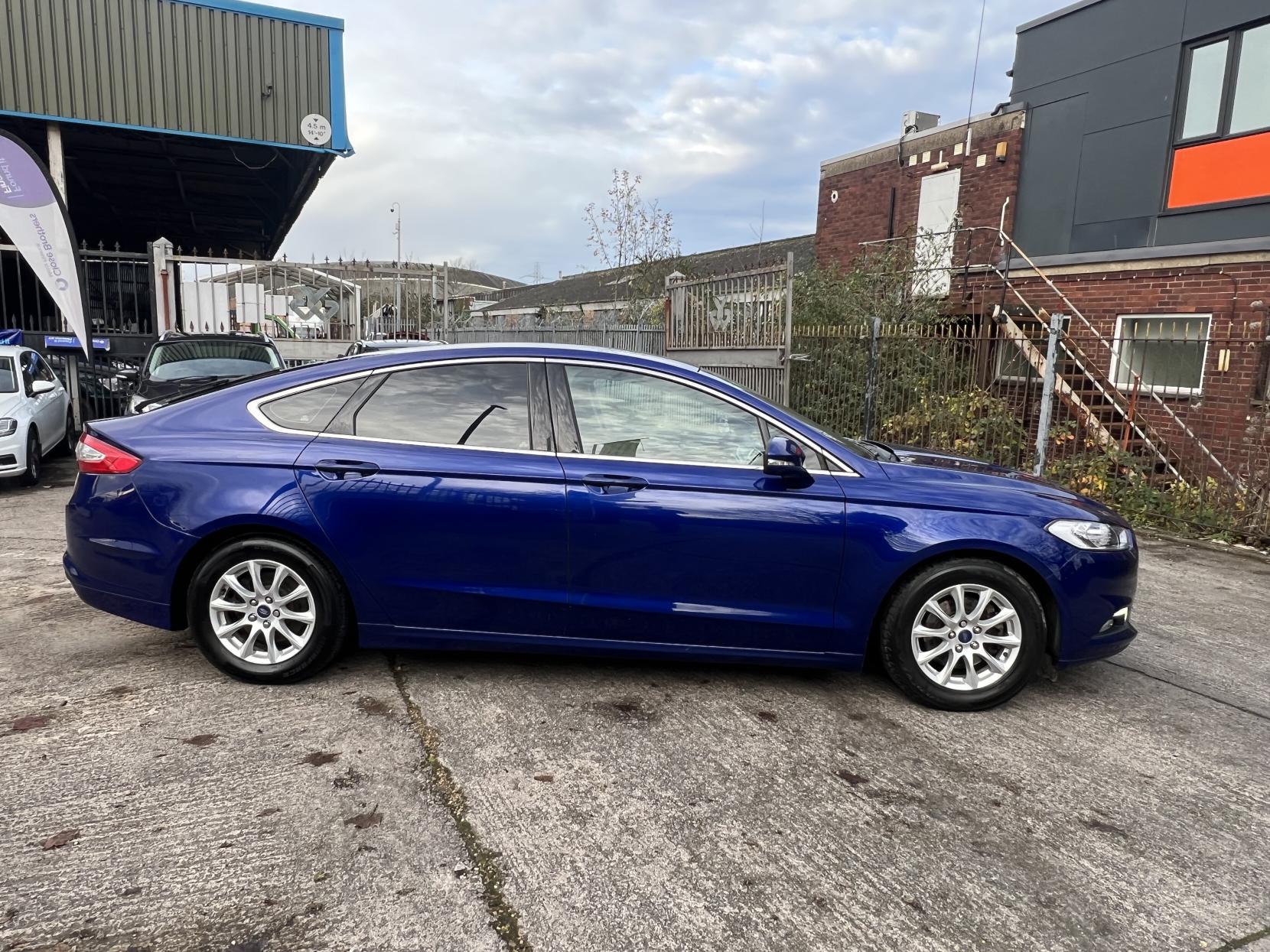 Ford Mondeo 1.5 TDCi ECOnetic Zetec Hatchback 5dr Diesel Manual Euro 6 (s/s) (120 ps)