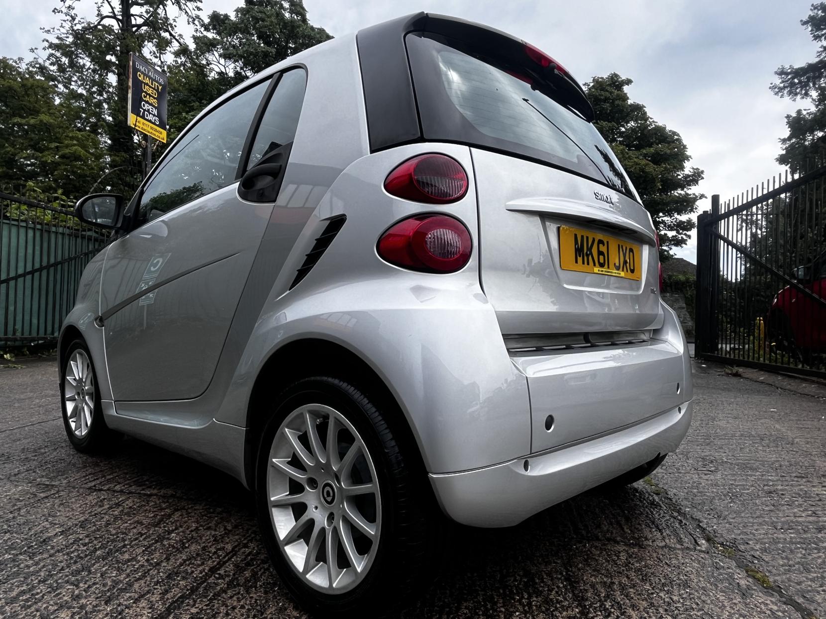 Smart fortwo 1.0 MHD Passion Coupe 2dr Petrol SoftTouch Euro 5 (s/s) (71 bhp)