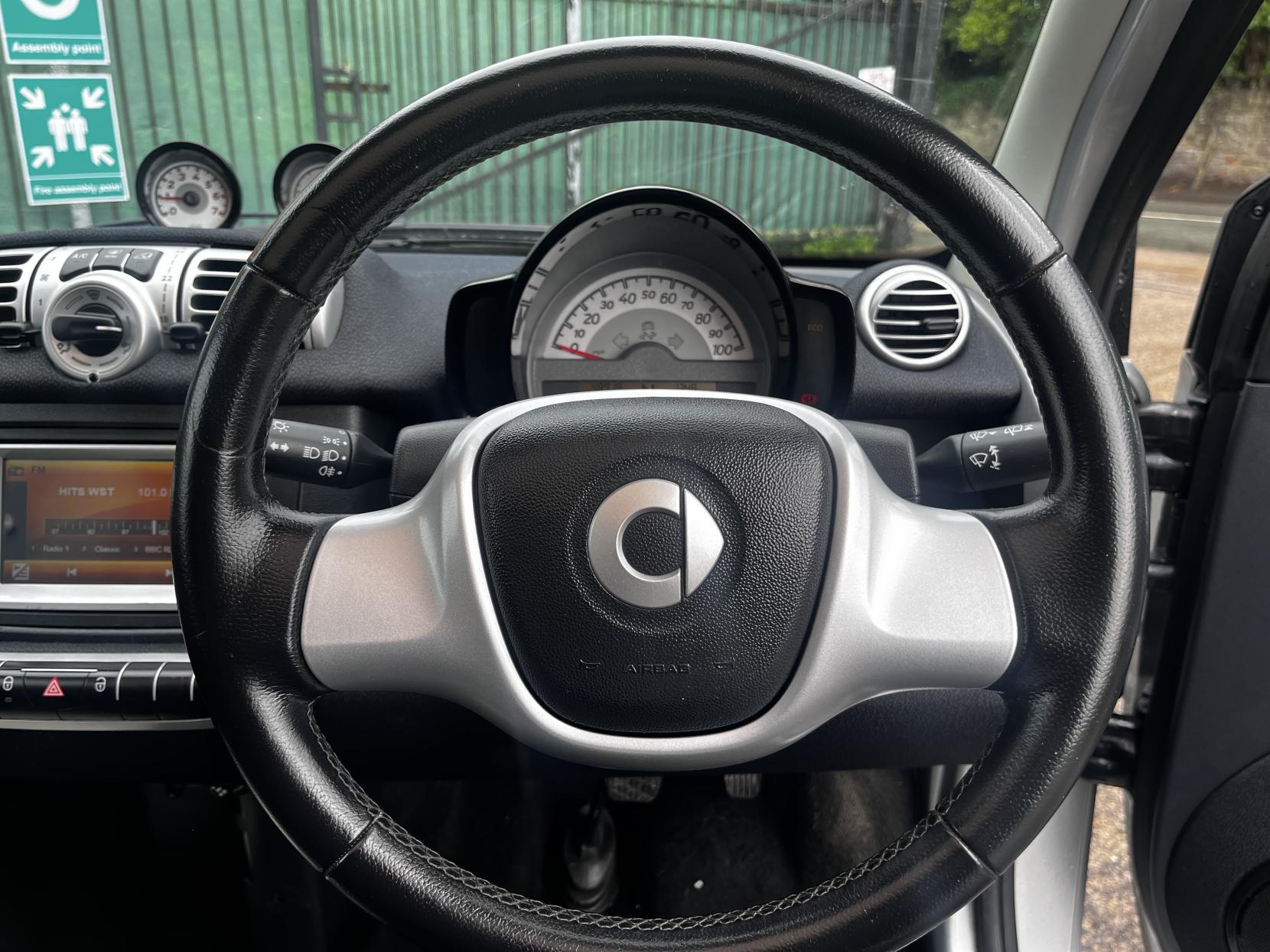 Smart fortwo 1.0 MHD Passion Coupe 2dr Petrol SoftTouch Euro 5 (s/s) (71 bhp)