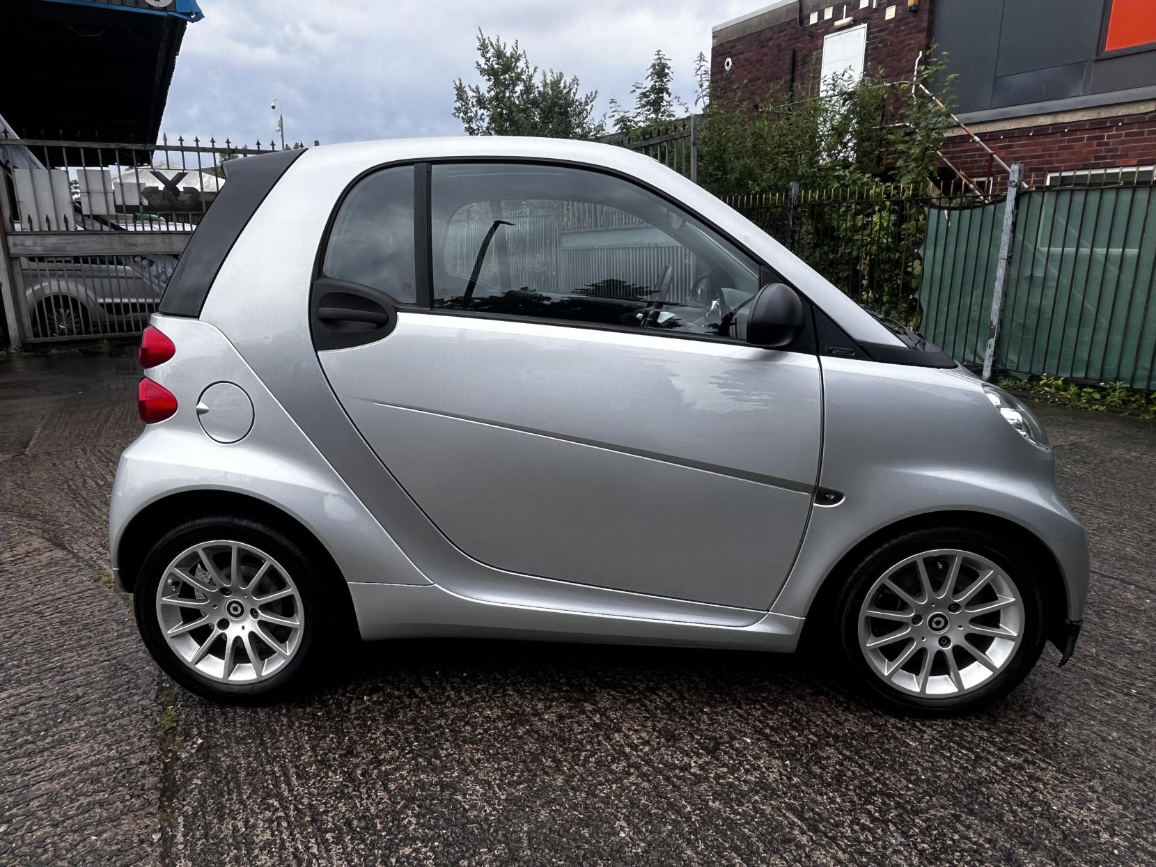 Smart fortwo 1.0 MHD Passion Coupe 2dr Petrol SoftTouch Euro 5 (s/s) (71 bhp)