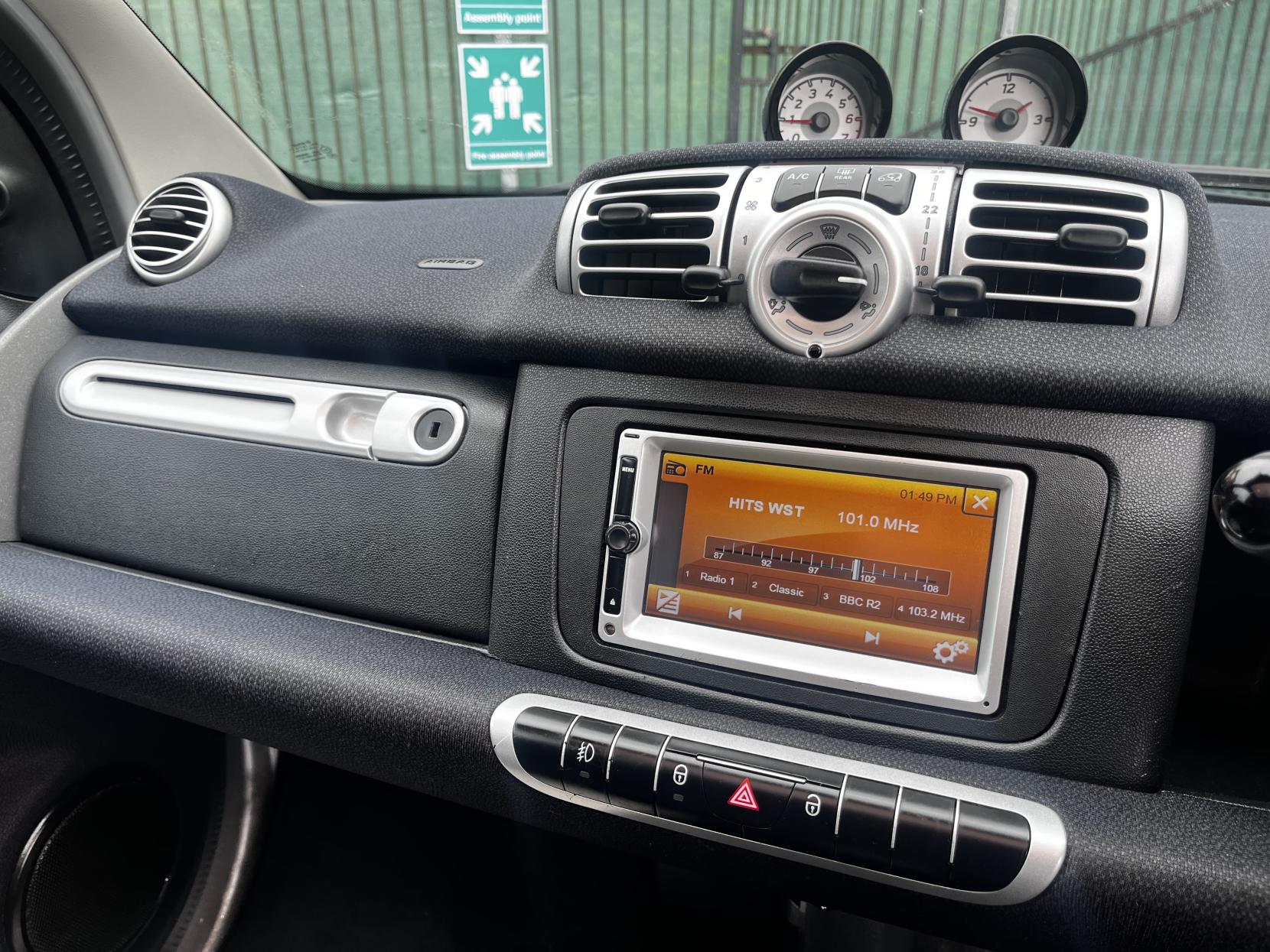 Smart fortwo 1.0 MHD Passion Coupe 2dr Petrol SoftTouch Euro 5 (s/s) (71 bhp)