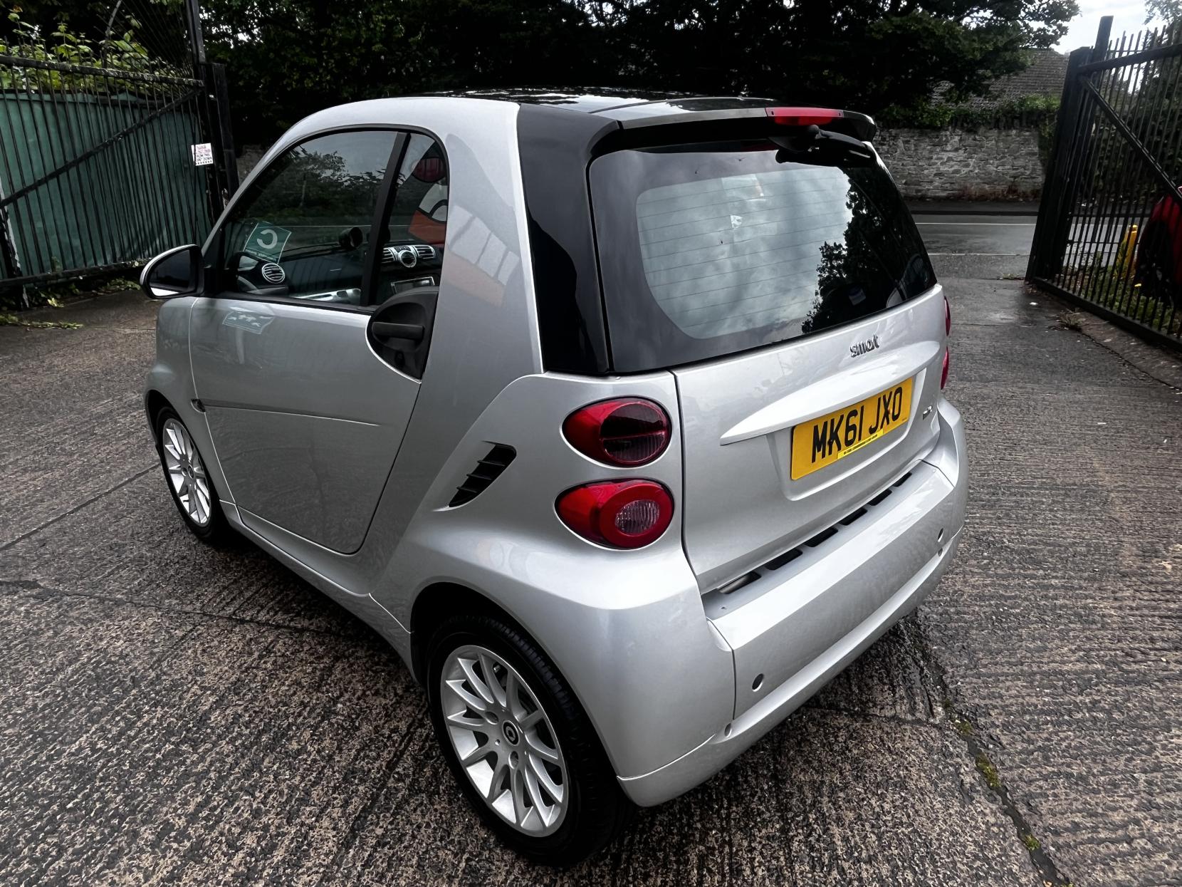 Smart fortwo 1.0 MHD Passion Coupe 2dr Petrol SoftTouch Euro 5 (s/s) (71 bhp)