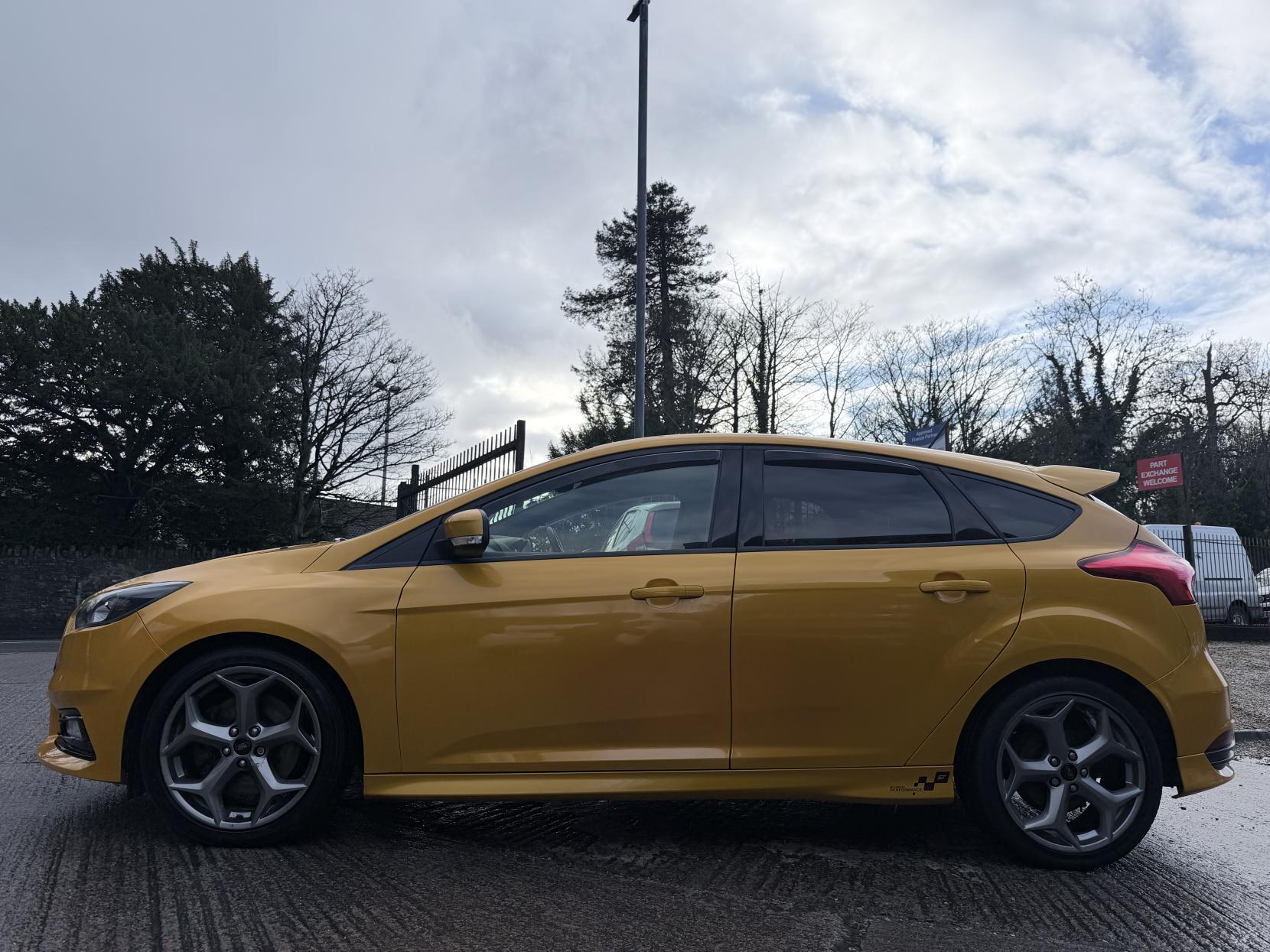 Ford Focus 2.0T EcoBoost ST-2 Hatchback 5dr Petrol Manual Euro 6 (s/s) (250 ps)