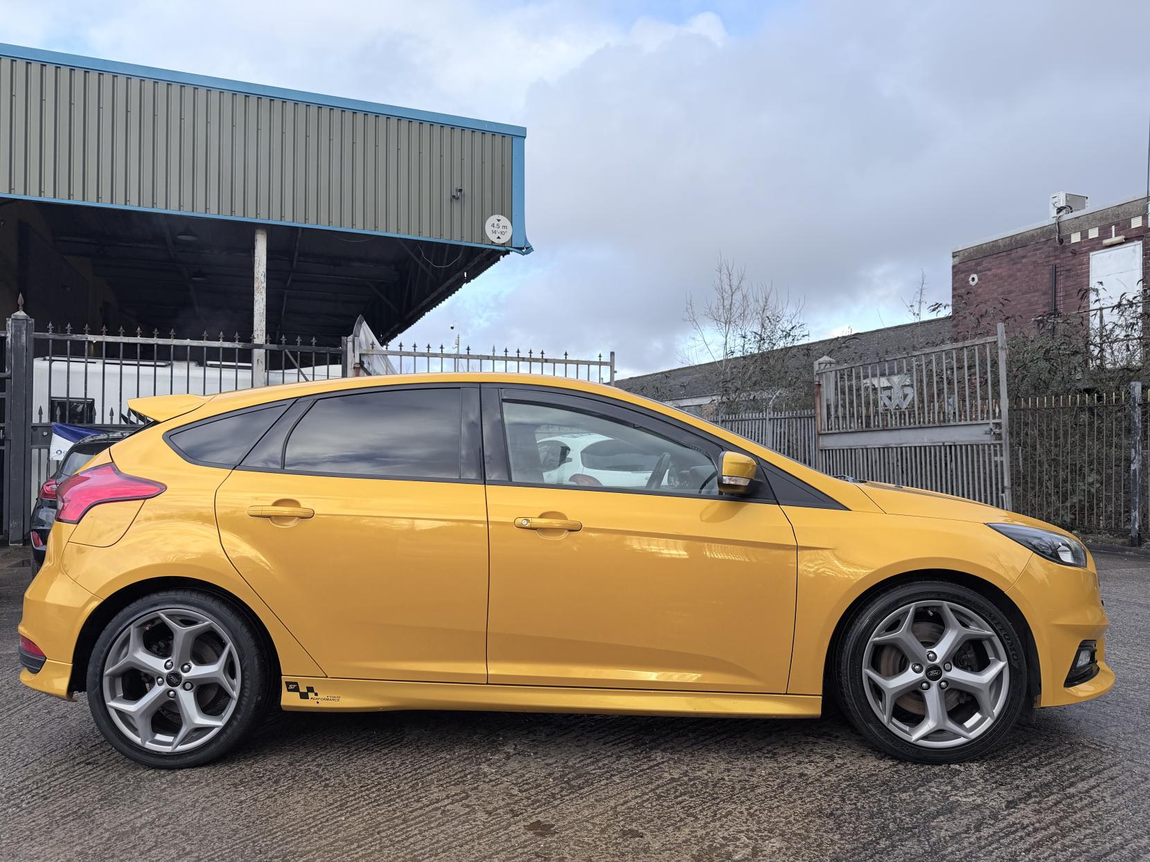 Ford Focus 2.0T EcoBoost ST-2 Hatchback 5dr Petrol Manual Euro 6 (s/s) (250 ps)
