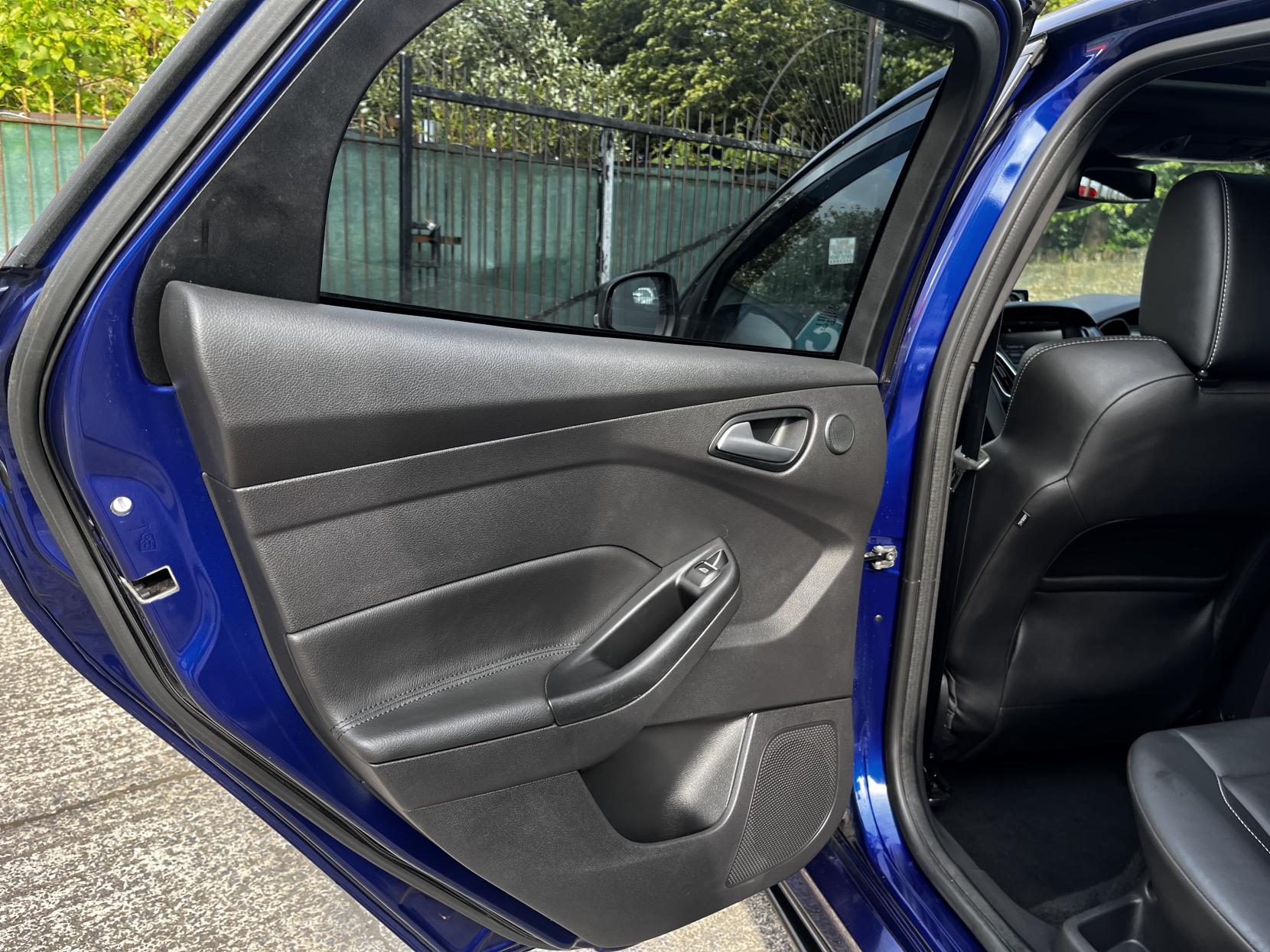 Ford Focus 2.0 TDCi ST-3 Hatchback 5dr Diesel Manual Euro 6 (s/s) (185 ps)