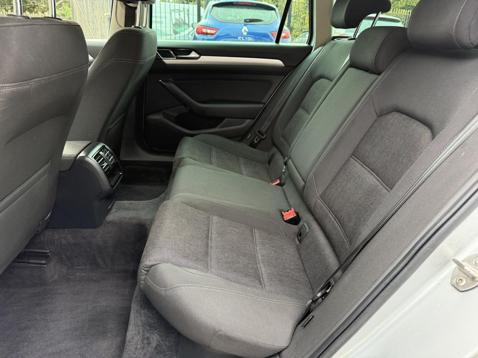 Volkswagen Passat 1.6 TDI BlueMotion Tech SE Business Estate 5dr Diesel Manual Euro 6 (s/s) (120 ps)