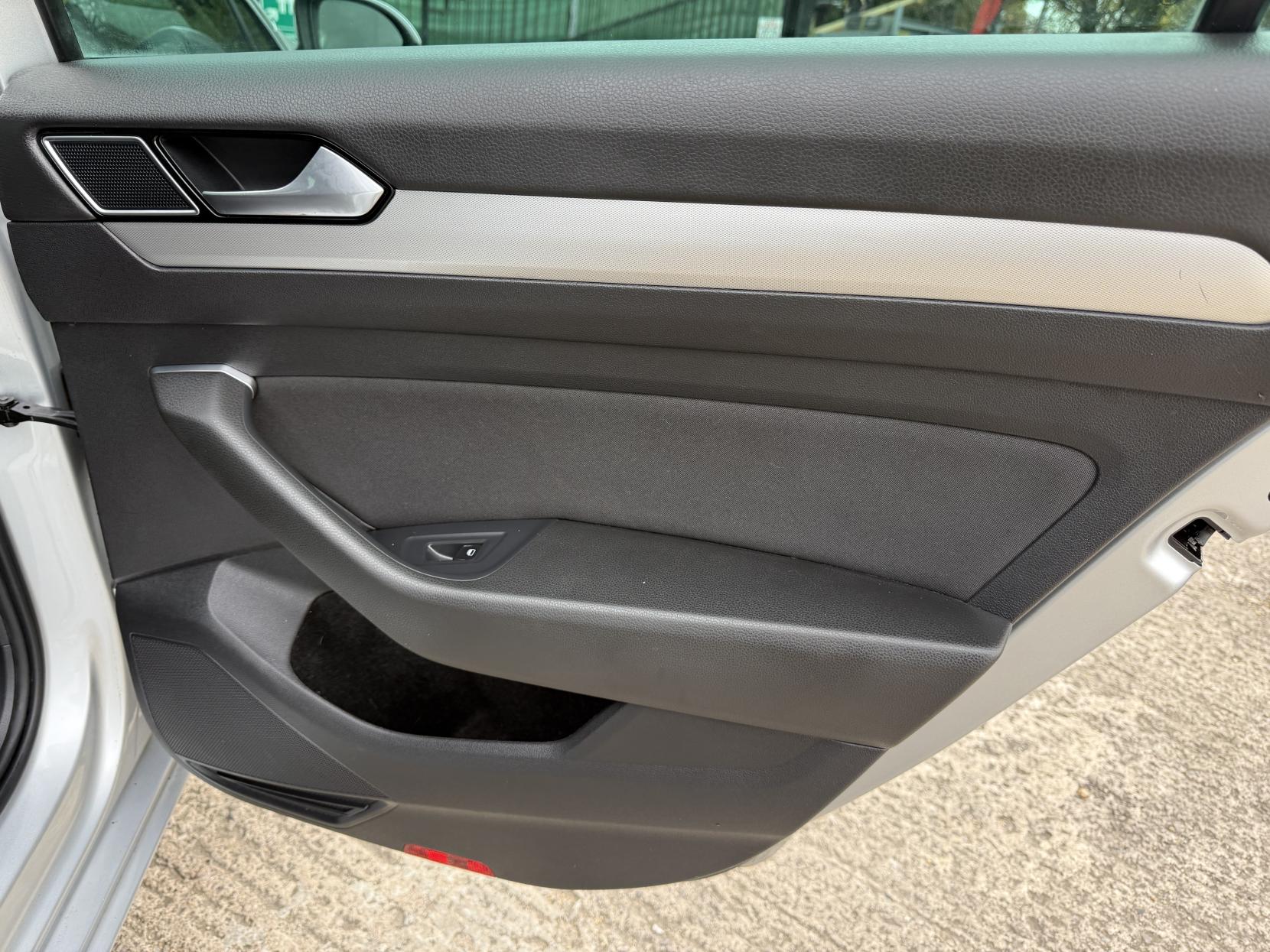 Volkswagen Passat 1.6 TDI BlueMotion Tech SE Business Estate 5dr Diesel Manual Euro 6 (s/s) (120 ps)