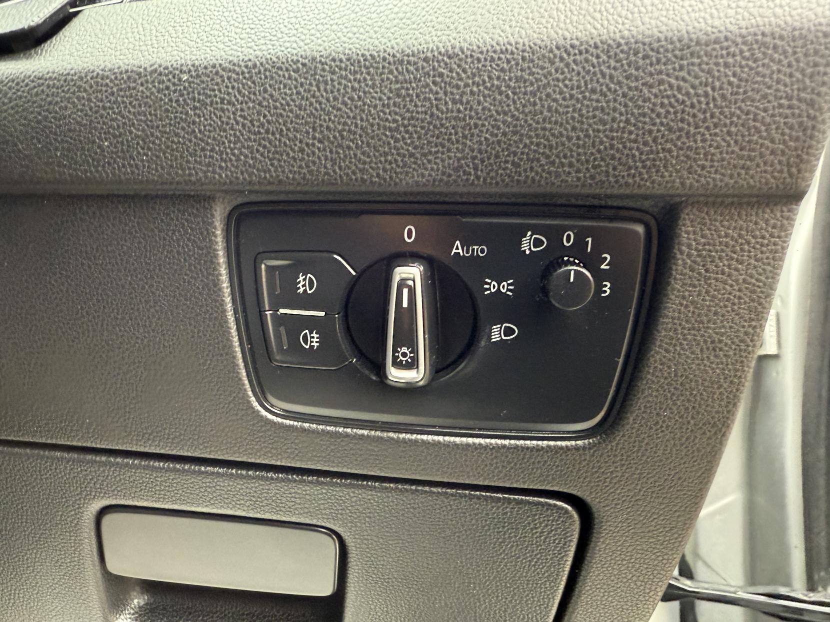 Volkswagen Passat 1.6 TDI BlueMotion Tech SE Business Estate 5dr Diesel Manual Euro 6 (s/s) (120 ps)