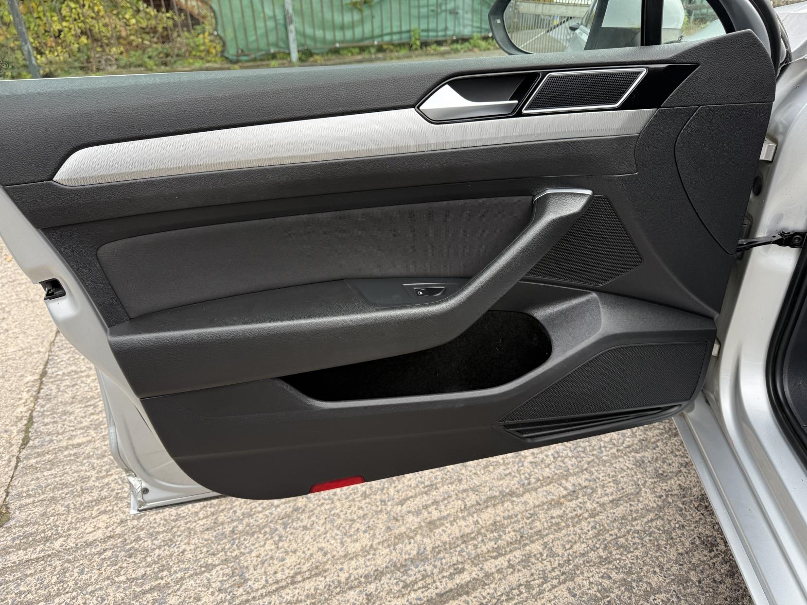 Volkswagen Passat 1.6 TDI BlueMotion Tech SE Business Estate 5dr Diesel Manual Euro 6 (s/s) (120 ps)