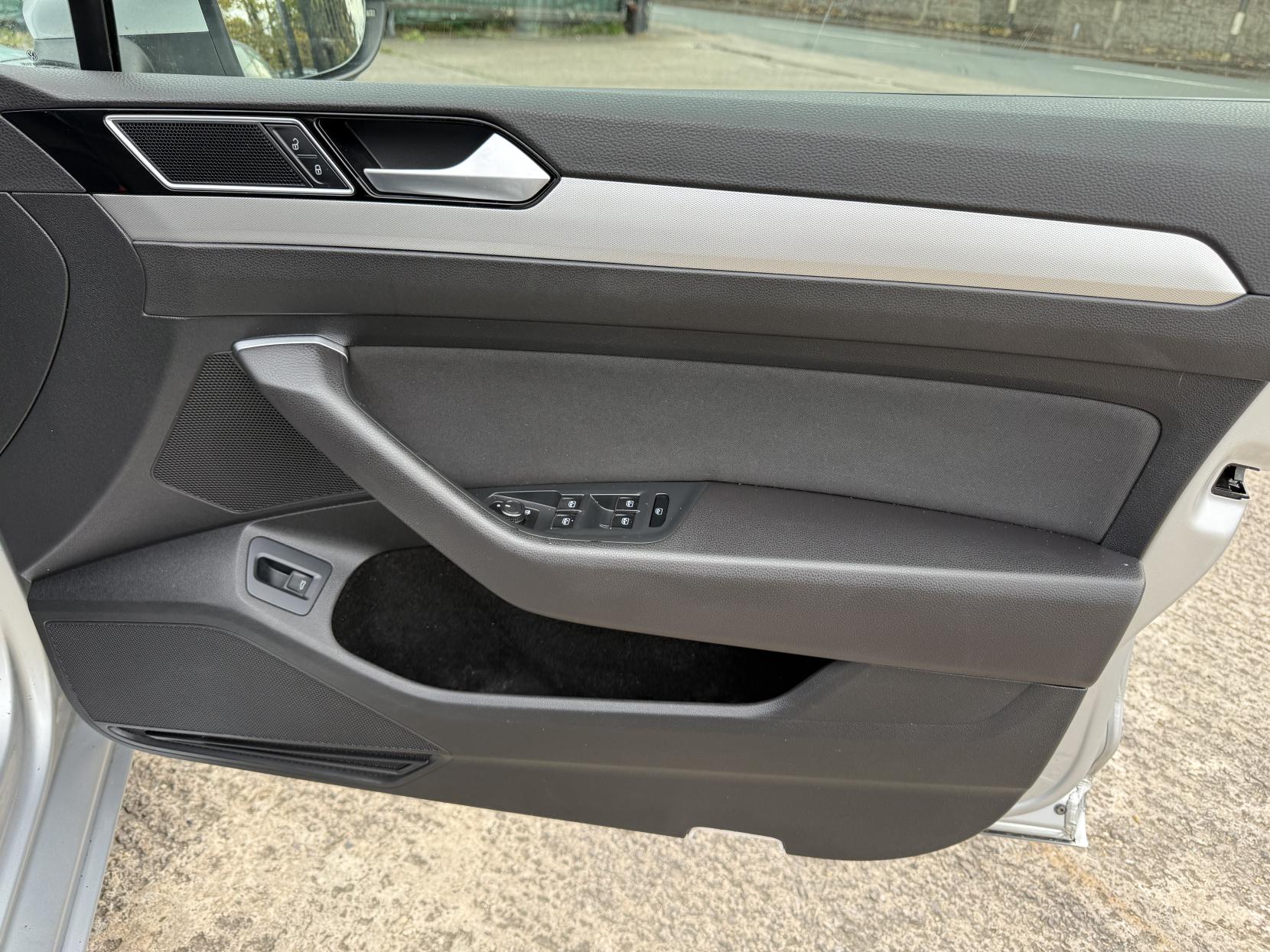 Volkswagen Passat 1.6 TDI BlueMotion Tech SE Business Estate 5dr Diesel Manual Euro 6 (s/s) (120 ps)