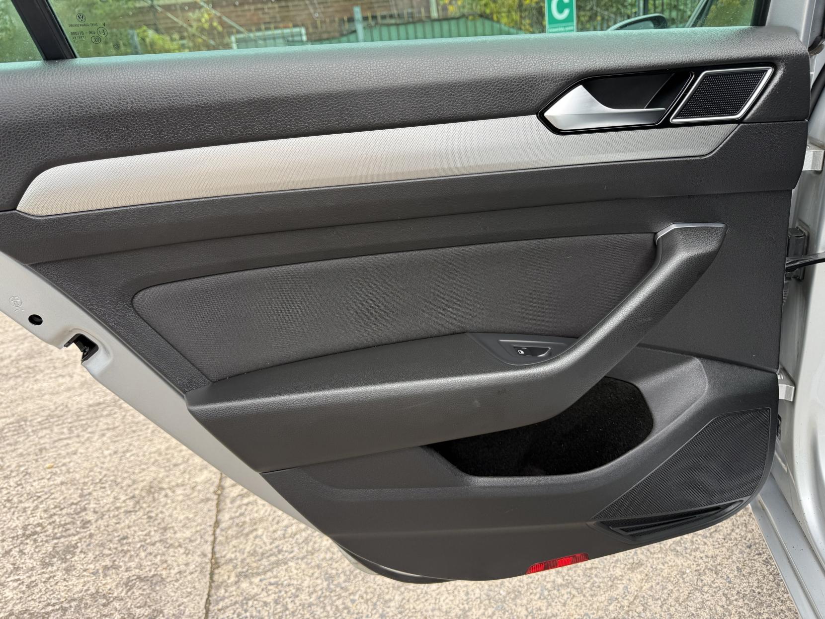 Volkswagen Passat 1.6 TDI BlueMotion Tech SE Business Estate 5dr Diesel Manual Euro 6 (s/s) (120 ps)