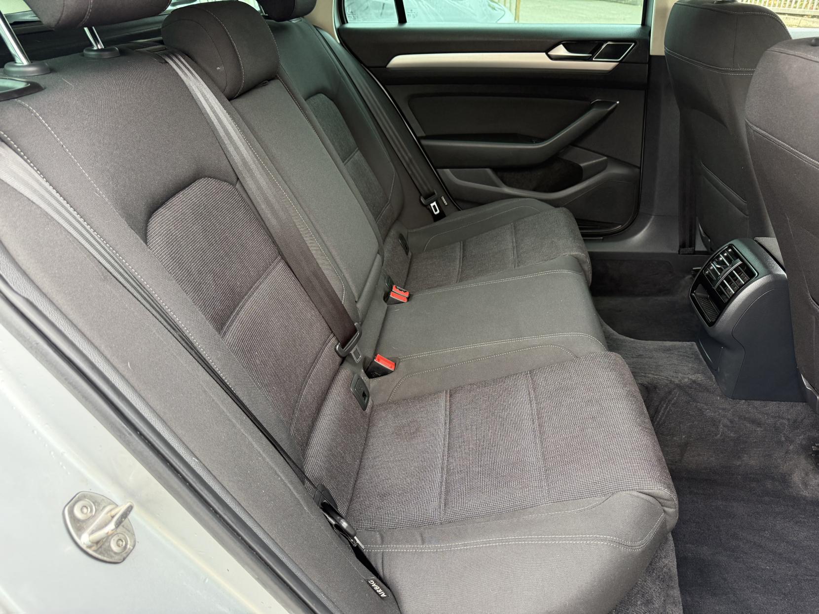 Volkswagen Passat 1.6 TDI BlueMotion Tech SE Business Estate 5dr Diesel Manual Euro 6 (s/s) (120 ps)