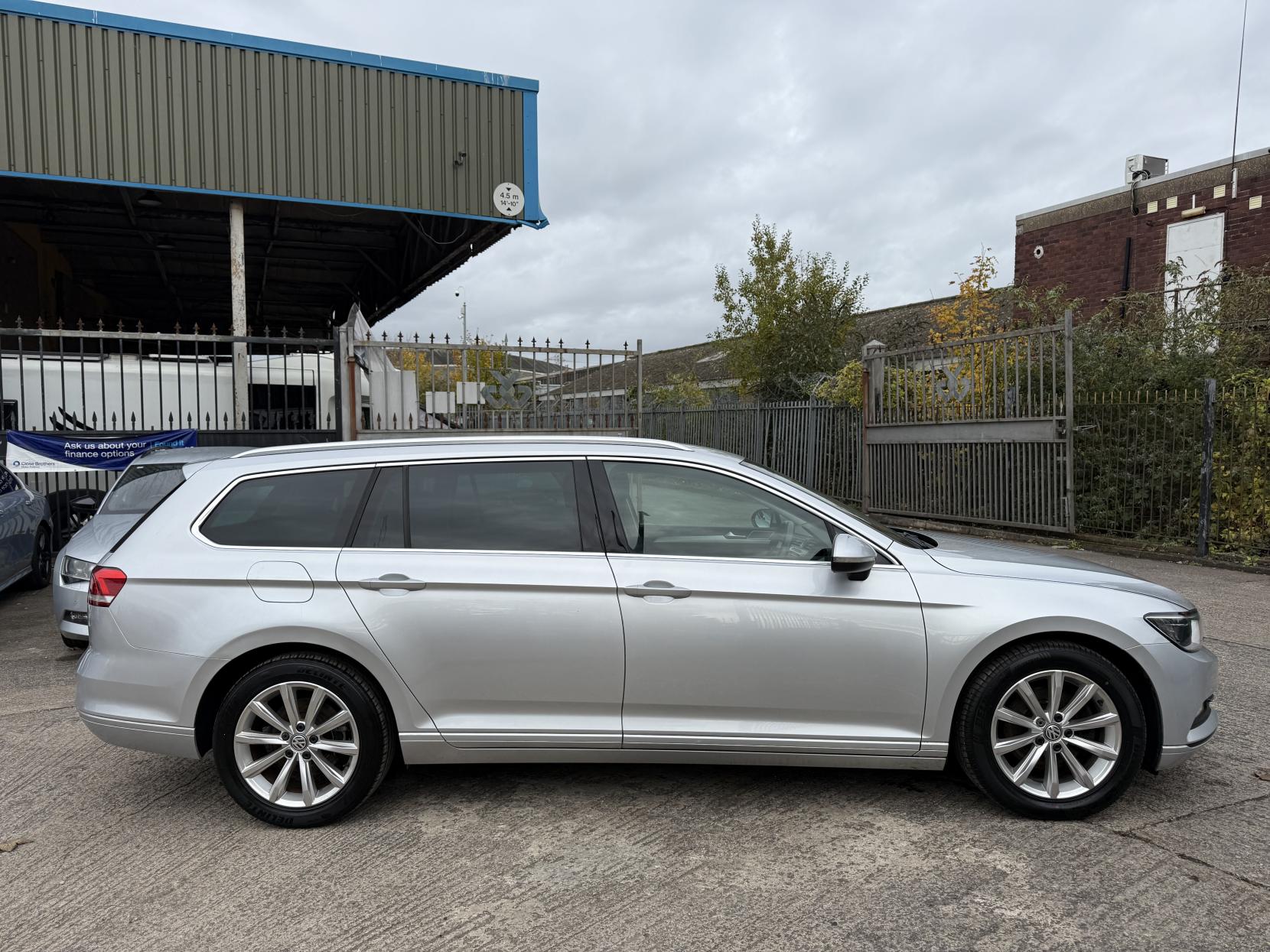 Volkswagen Passat 1.6 TDI BlueMotion Tech SE Business Estate 5dr Diesel Manual Euro 6 (s/s) (120 ps)