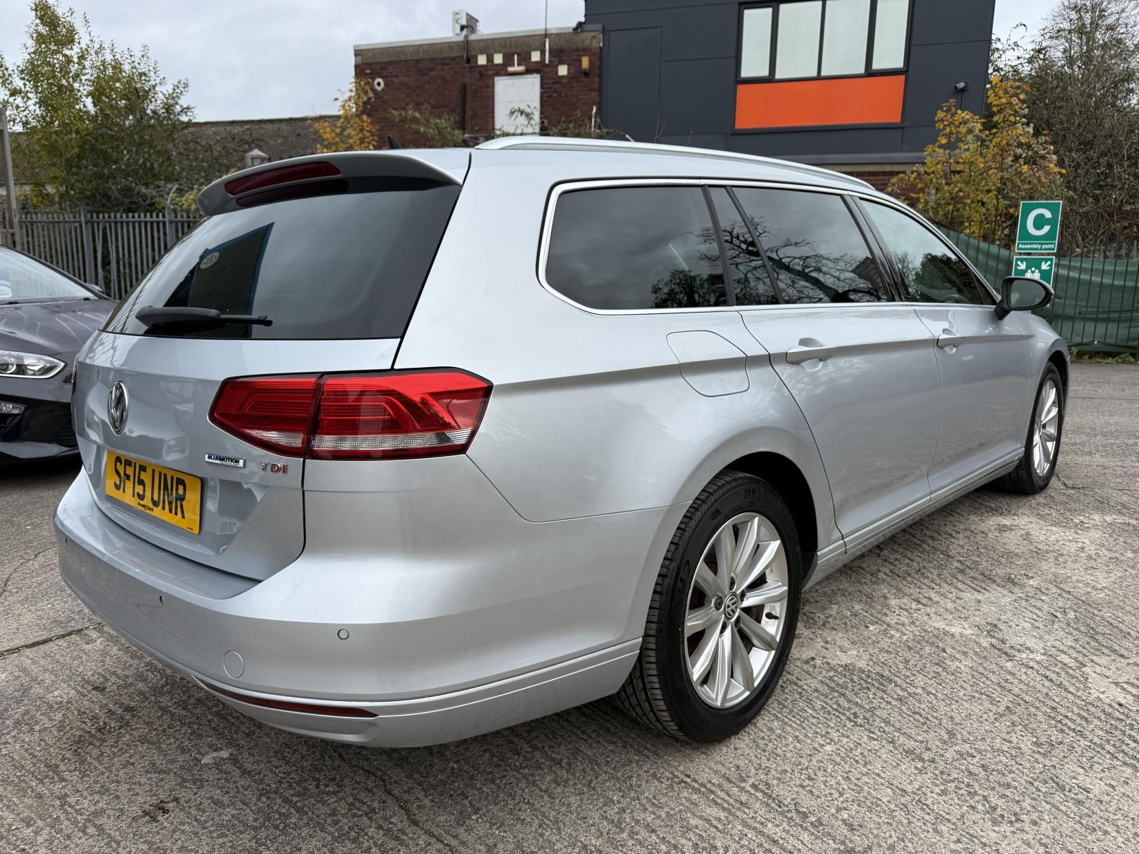 Volkswagen Passat 1.6 TDI BlueMotion Tech SE Business Estate 5dr Diesel Manual Euro 6 (s/s) (120 ps)